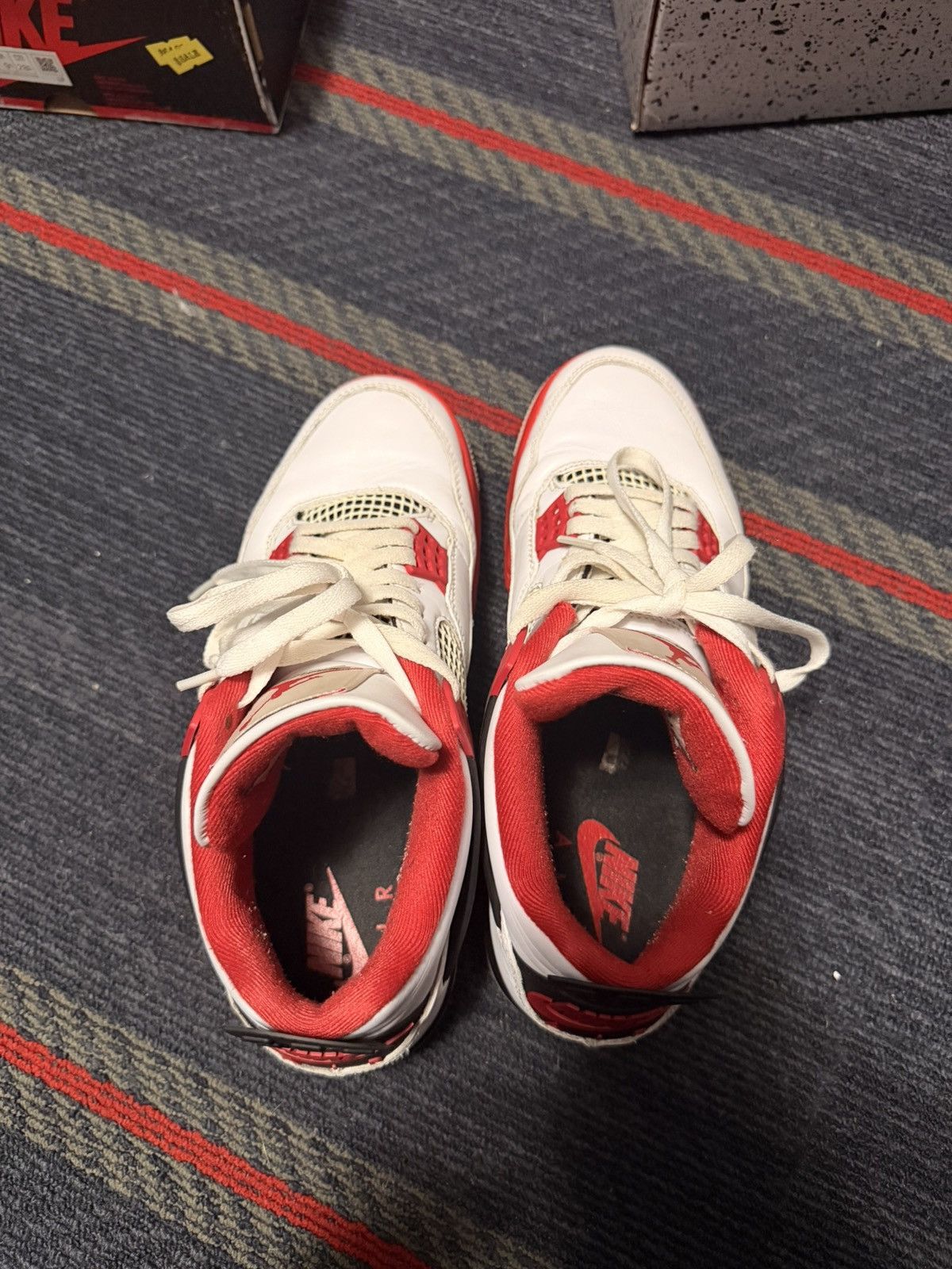 Jordan Brand 2020 Jordan 4 Fire Red Size US 10.5 / EU 43-44 - 4 Thumbnail