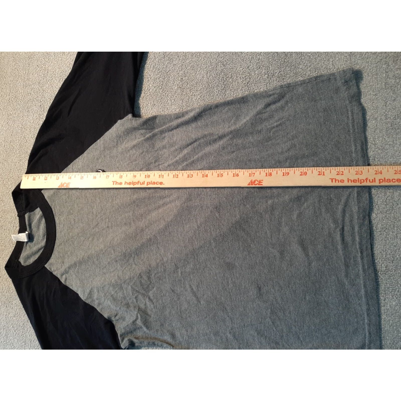Vintage Buffalo Wings & Rings Restaurant Employee Shirt Adult Small Gray long sleeve Size US S / EU 44-46 / 1 - 5 Thumbnail