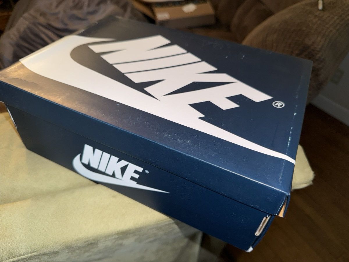 Nike Nike Air Jordan 1 Retro OG hi top NIB 5.5y 7w NEW DS w/ box Size US 5.5 / EU 38 - 4 Thumbnail