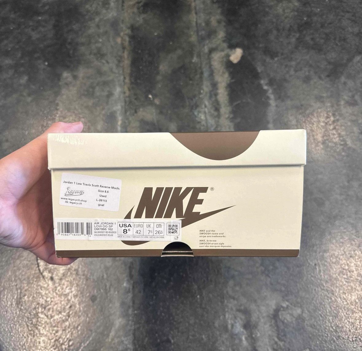 Nike × Travis Scott Jordan 1 Low Travis Reverse Mocha Size US 8.5 / EU 41-42 - 7 Thumbnail