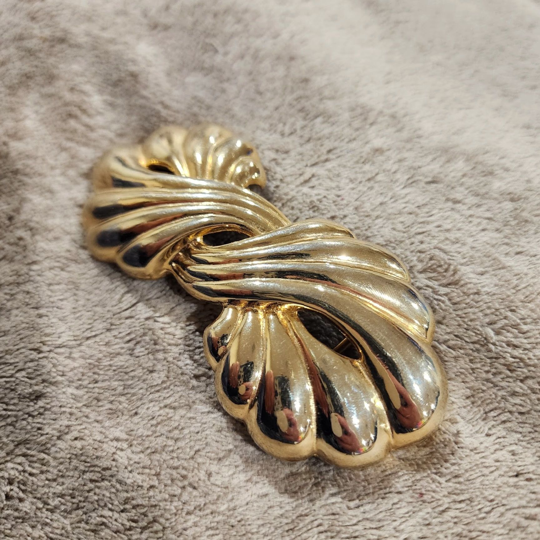 Vintage VINTAGE Mimi di N Bow Ribbon Belt Buckle Interlocking Gold Women 1970s Nature Belt Buckle Gold Women Size ONE SIZE - 4 Thumbnail