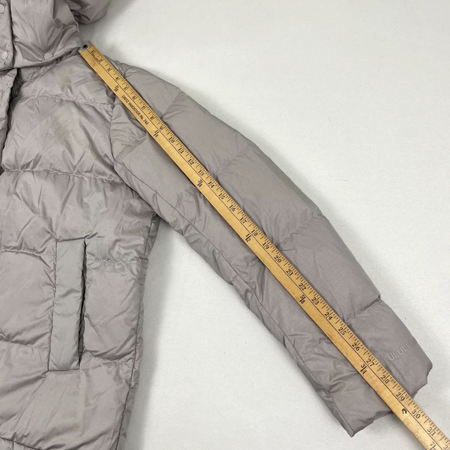 Lululemon Lululemon Wunder Puff Jacket Womens Size 10 Gray Goose Down Puffer Hooded Winter Size L / US 10 / IT 46 - 6 Thumbnail