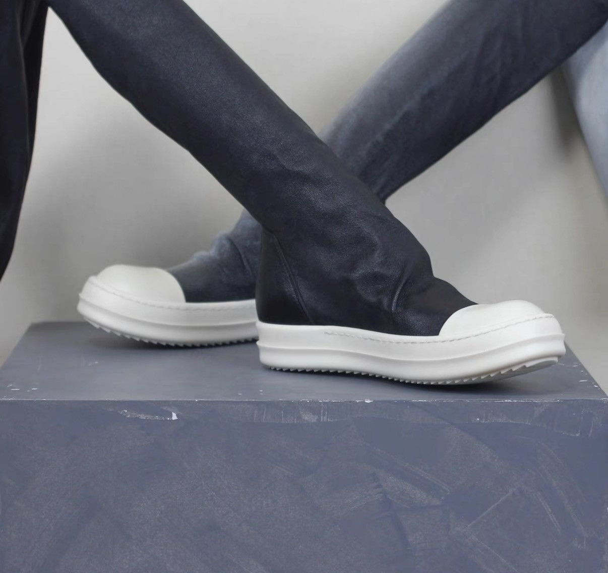 Rick Owens Rick Owens Mainline Lambskin Gradient Silver Goddess Boots Size US 5 / IT 35 - 4 Thumbnail