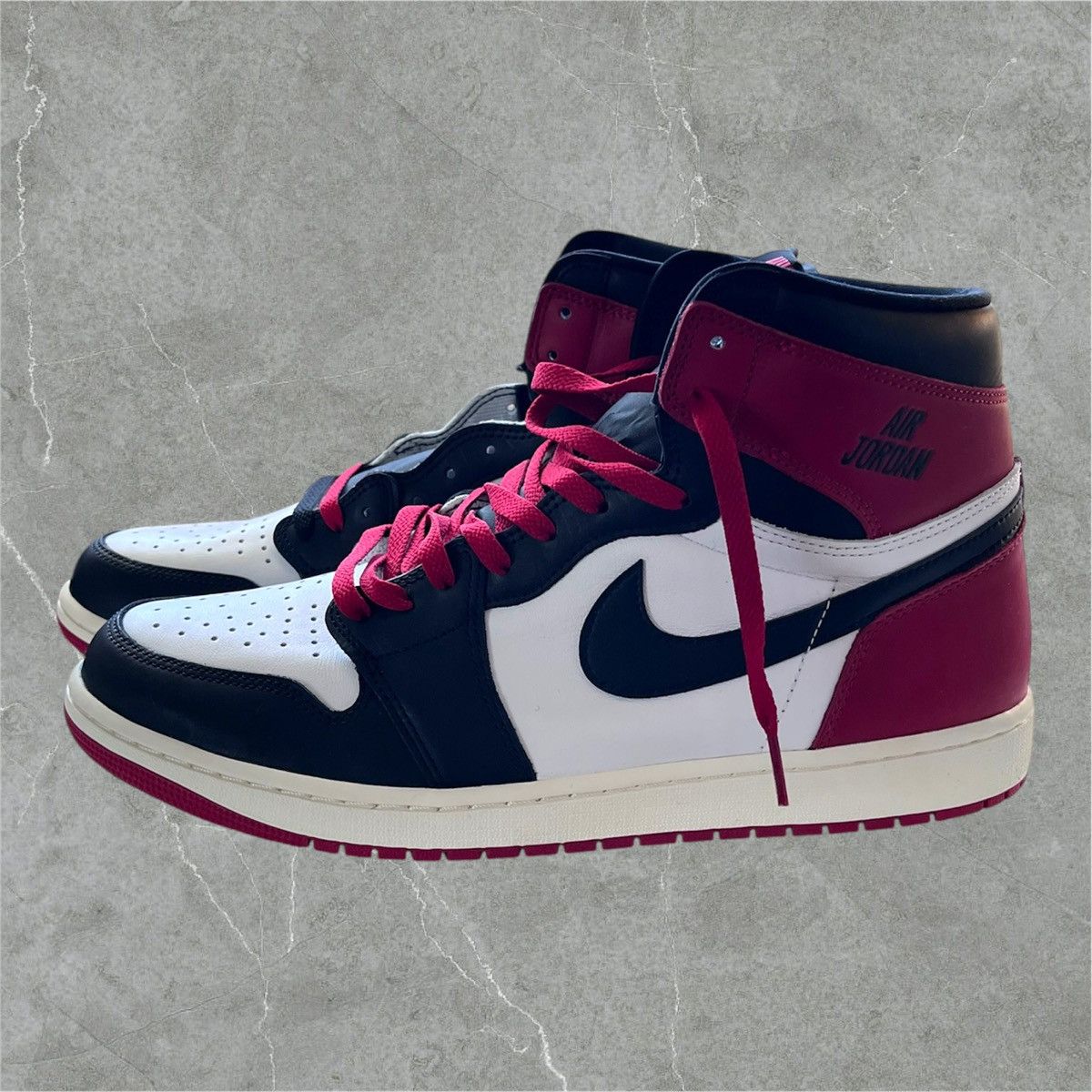 Jordan Brand Air Jordan Retro High OG Black Toe Size US 13 / EU 46 - 2 Thumbnail