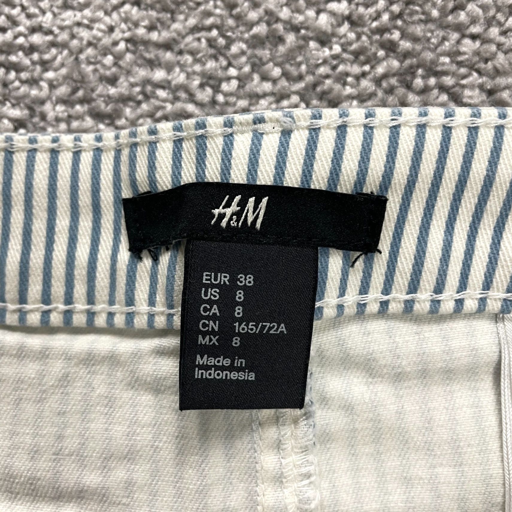 H&M VINTAGE H&M Women’s Bermuda Shorts Casual Cotton Spandex 38 White Blue Striped Mid Rise 30x2 Size 26" / US 2 / IT 38 - 4 Thumbnail