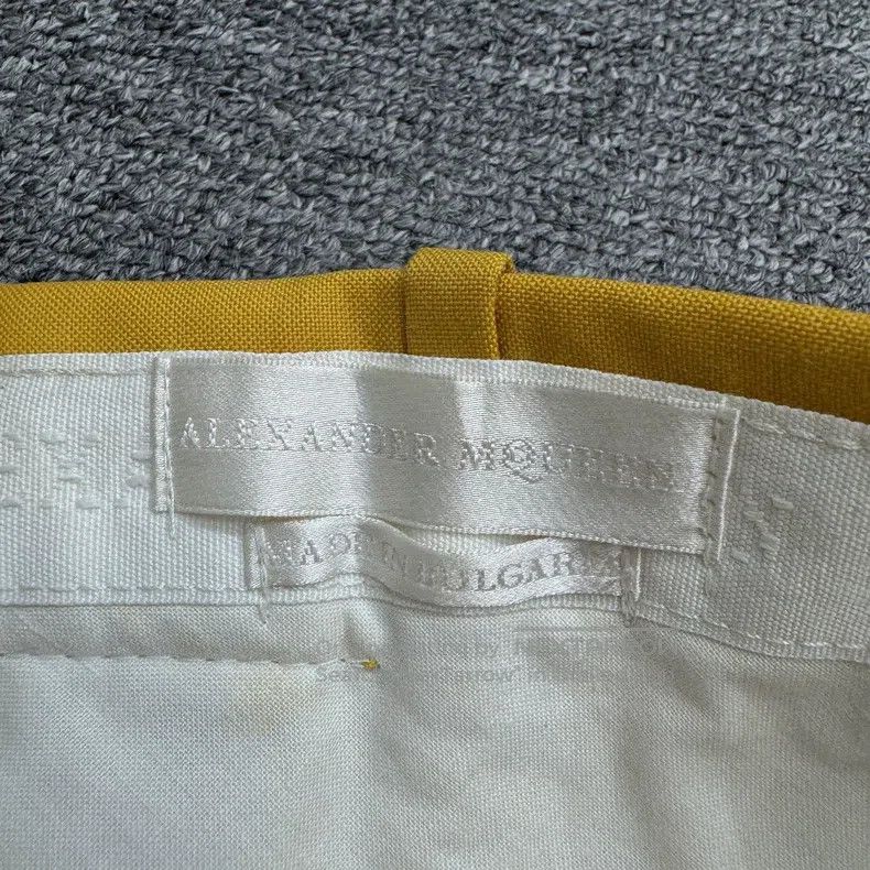 Alexander McQueen Alexander Mcqueen Yellow woollen casual pants Size US 28 / EU 44 - 2 Thumbnail