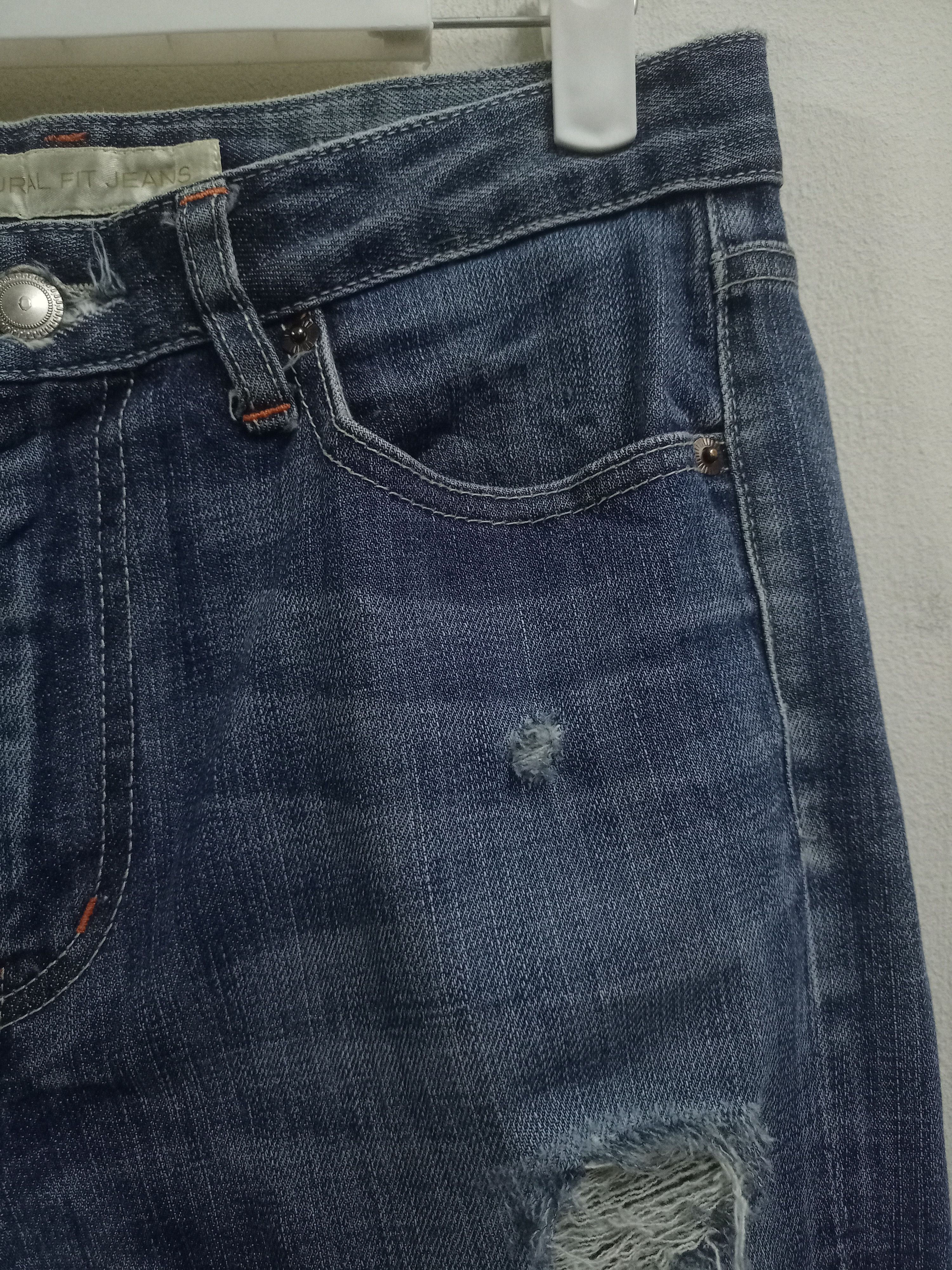 Uniqlo Vintage Japanese Uniqlo Blue Wash Distressed Jeans 29x27 Size US 29 - 5 Thumbnail