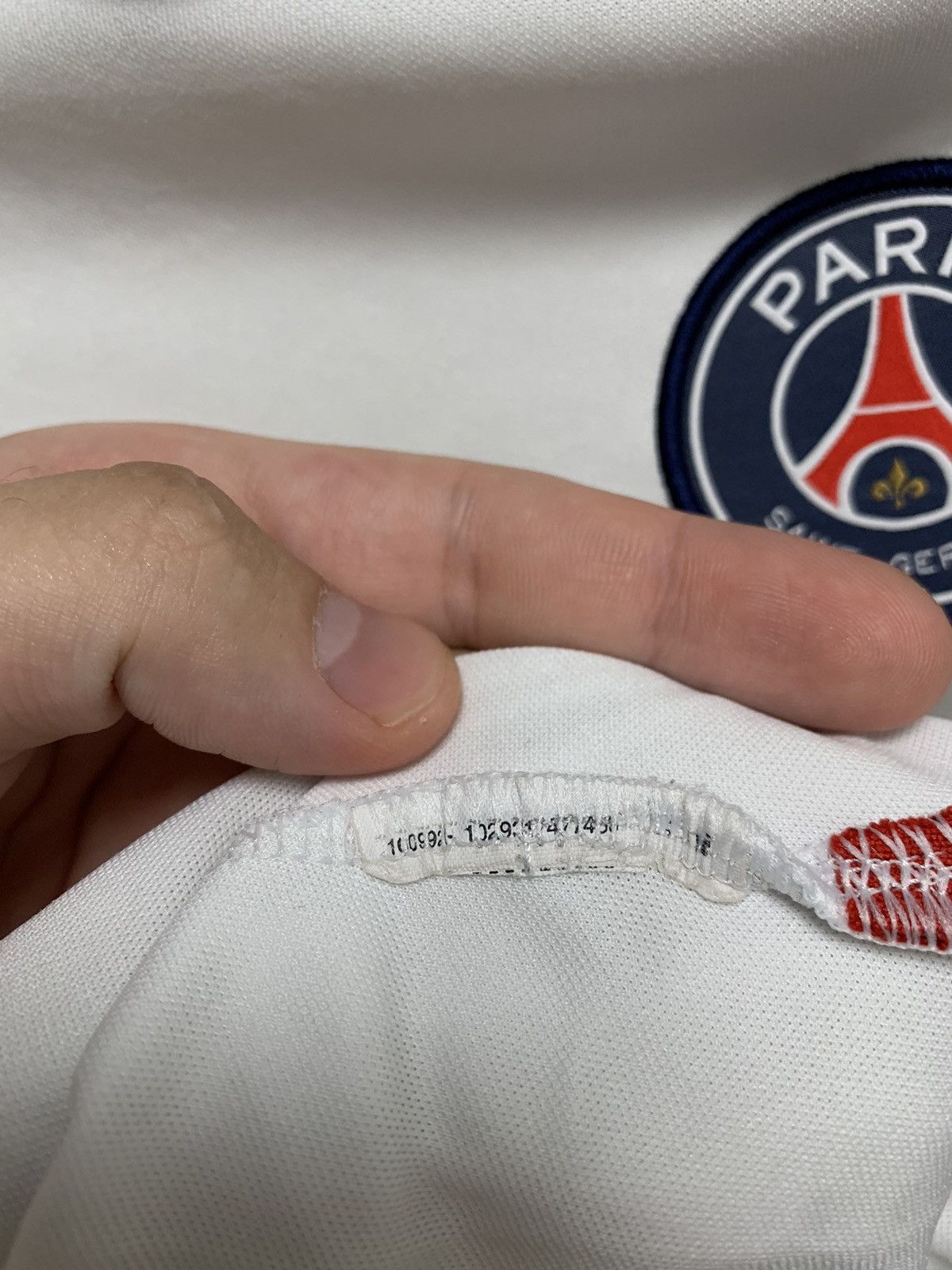 Nike Paris Saint Germain PSG white soccer jersey L sz training Size US L / EU 52-54 / 3 - 5 Thumbnail