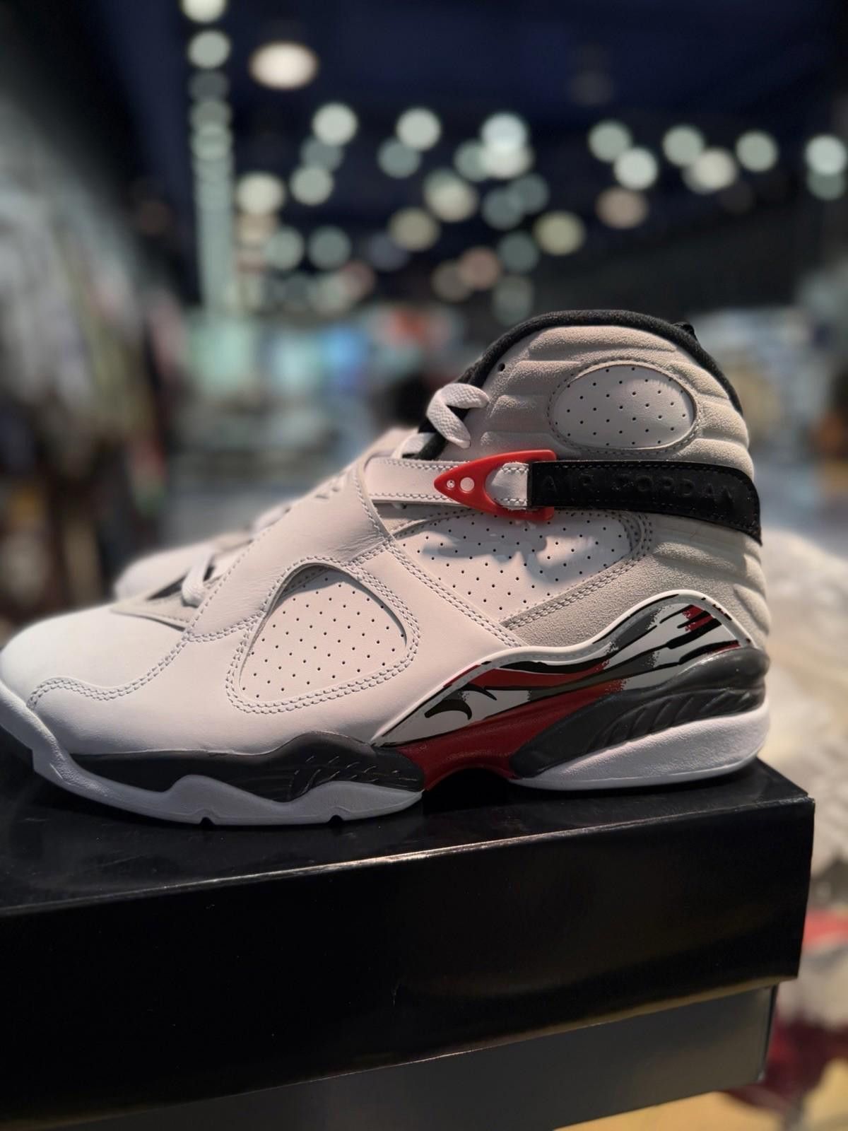 Jordan Brand Nike Air Jordan 8 Retro ‘Bugs Bunny’ (305381-100) 10 New Size US 10 / EU 43 - 6 Thumbnail