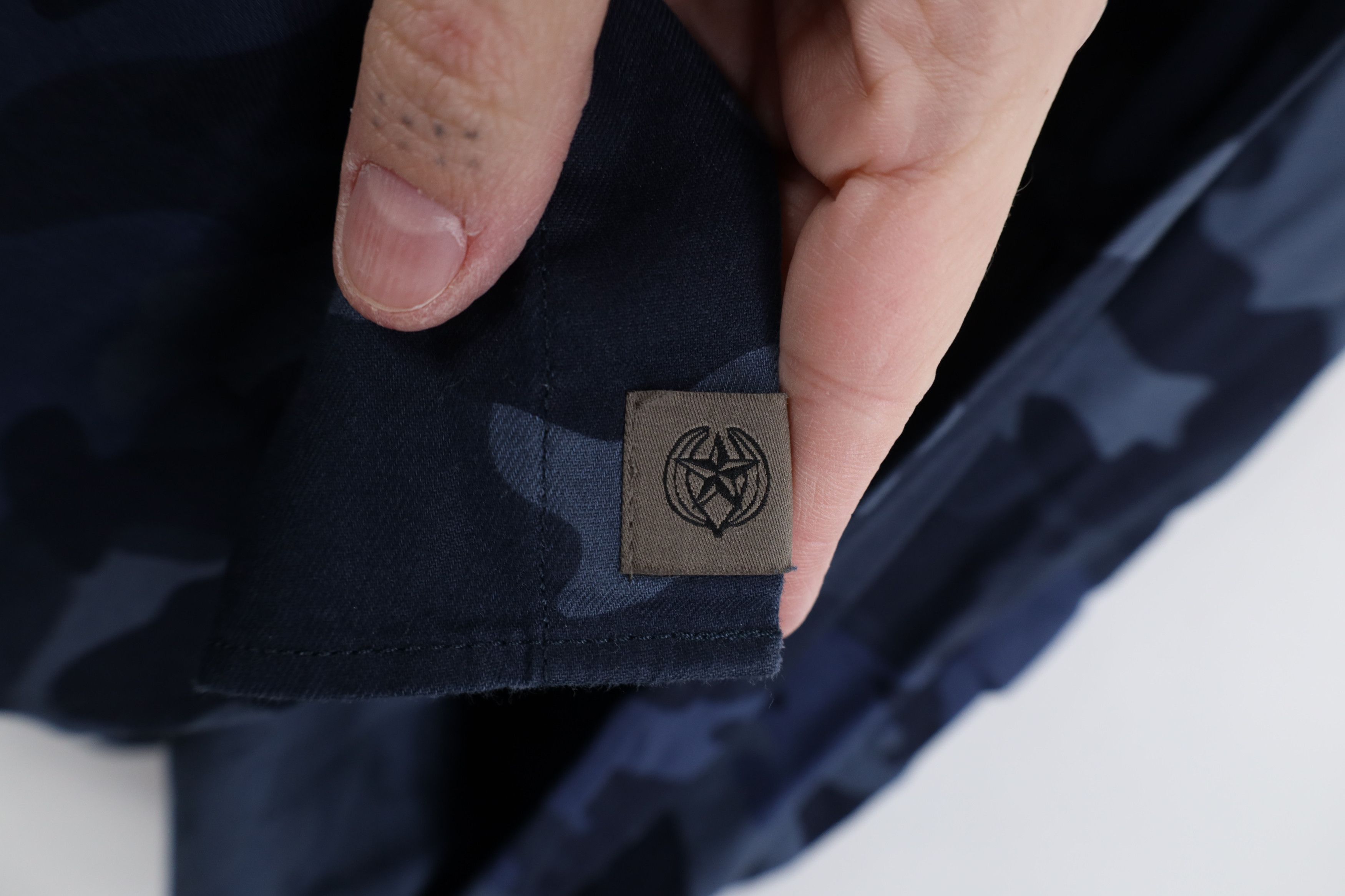 Banana Republic Banana Republic Untucked Luxe Flannel Button Shirt Size US M / EU 48-50 / 2 - 8 Thumbnail