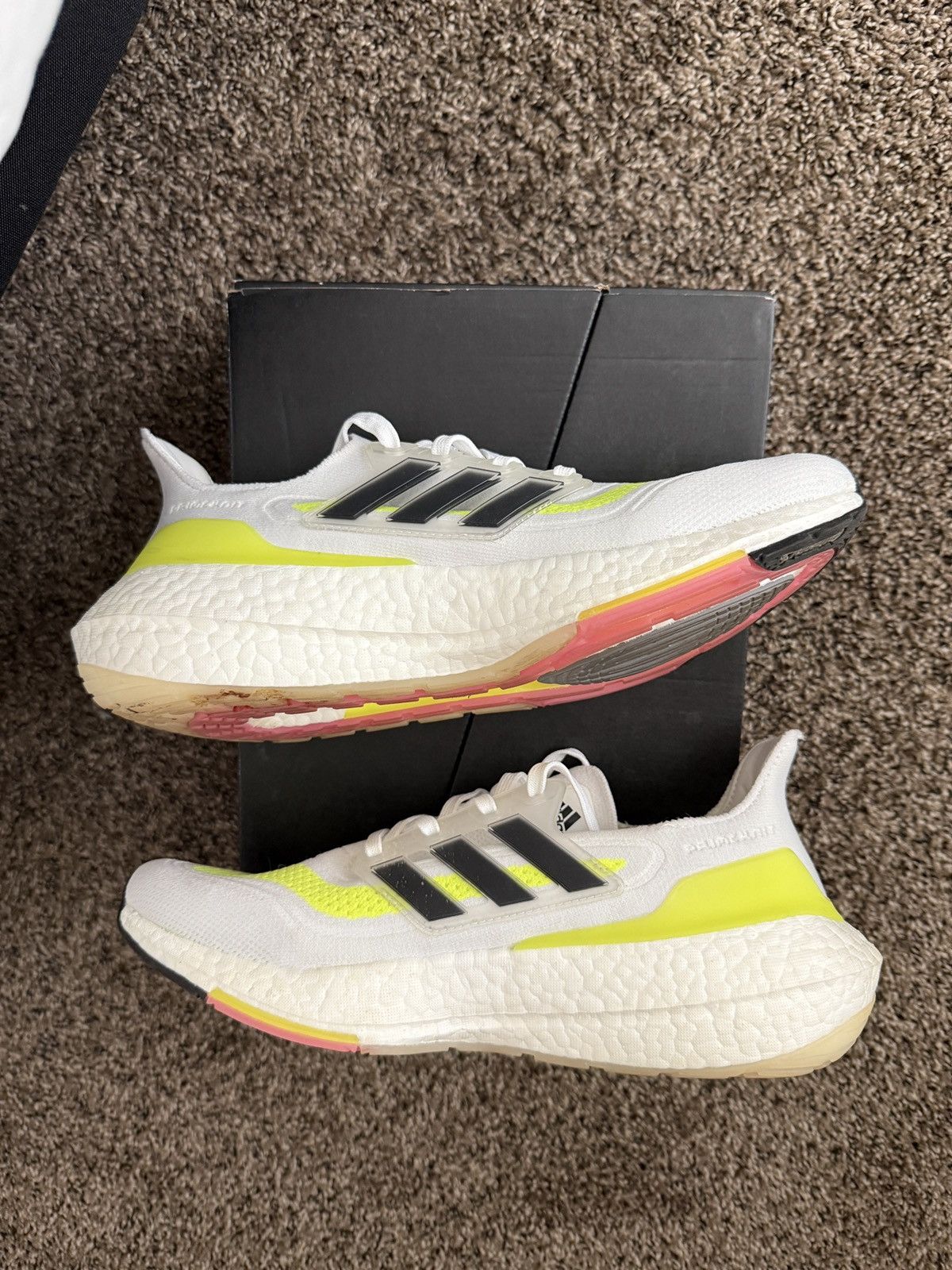 Adidas Ultra Boost Size US 9 / EU 42 - 2 Thumbnail