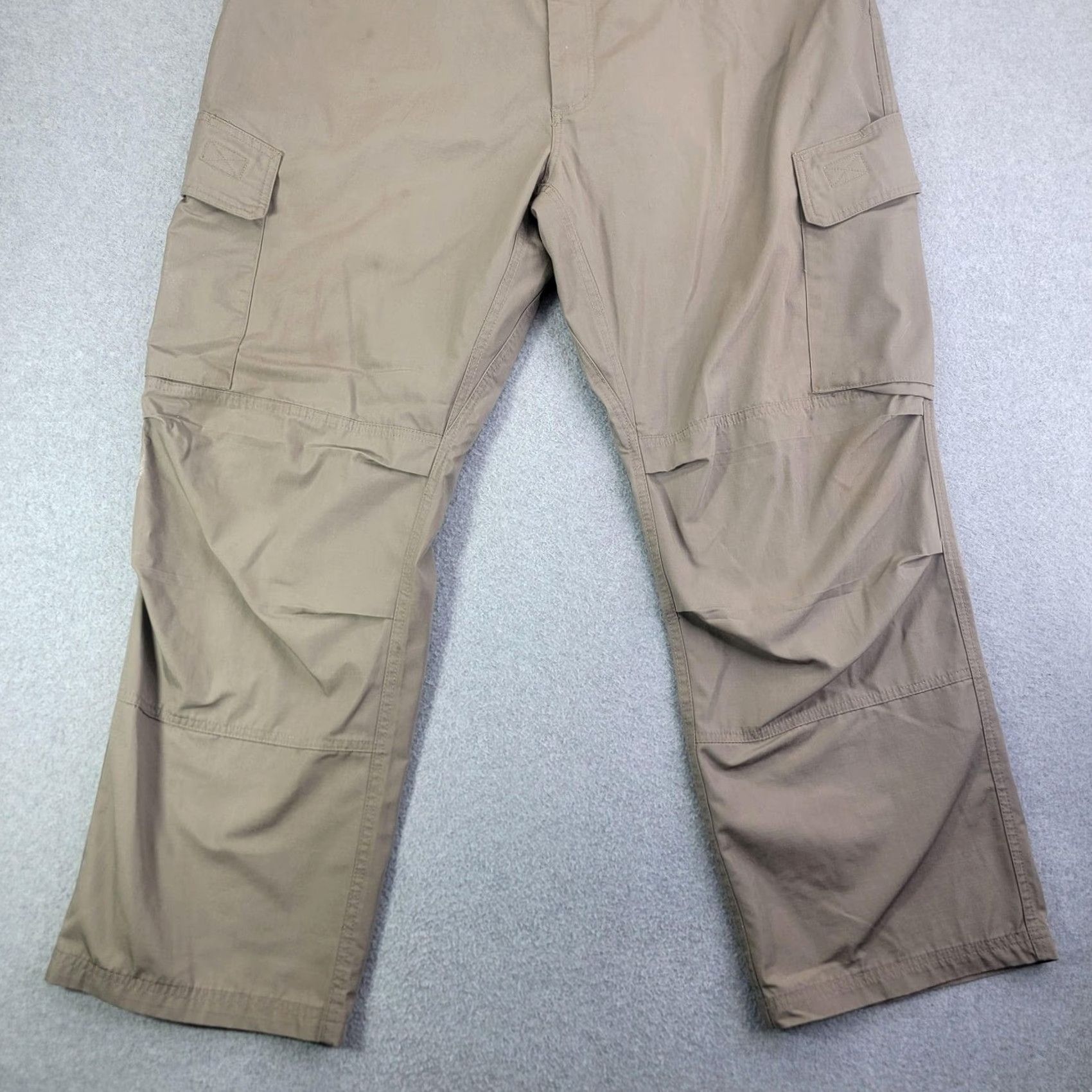 Vintage LAPG Pants Mens 42x30 Beige Urban Ops Tactical Cargo Pants Mens Beige Cargo Pocket Workwear N/A Size US 42 / EU 58 - 2 Thumbnail