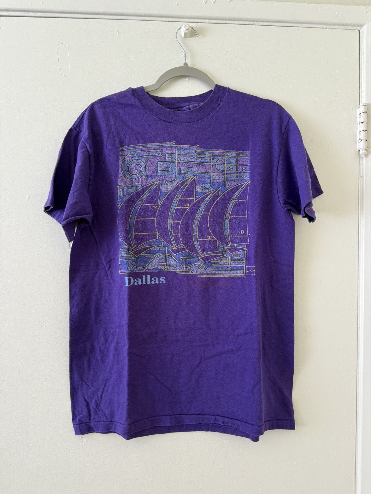 Vintage Single stitch "Dallas" graphic Size US L / EU 52-54 / 3 - 1 Thumbnail
