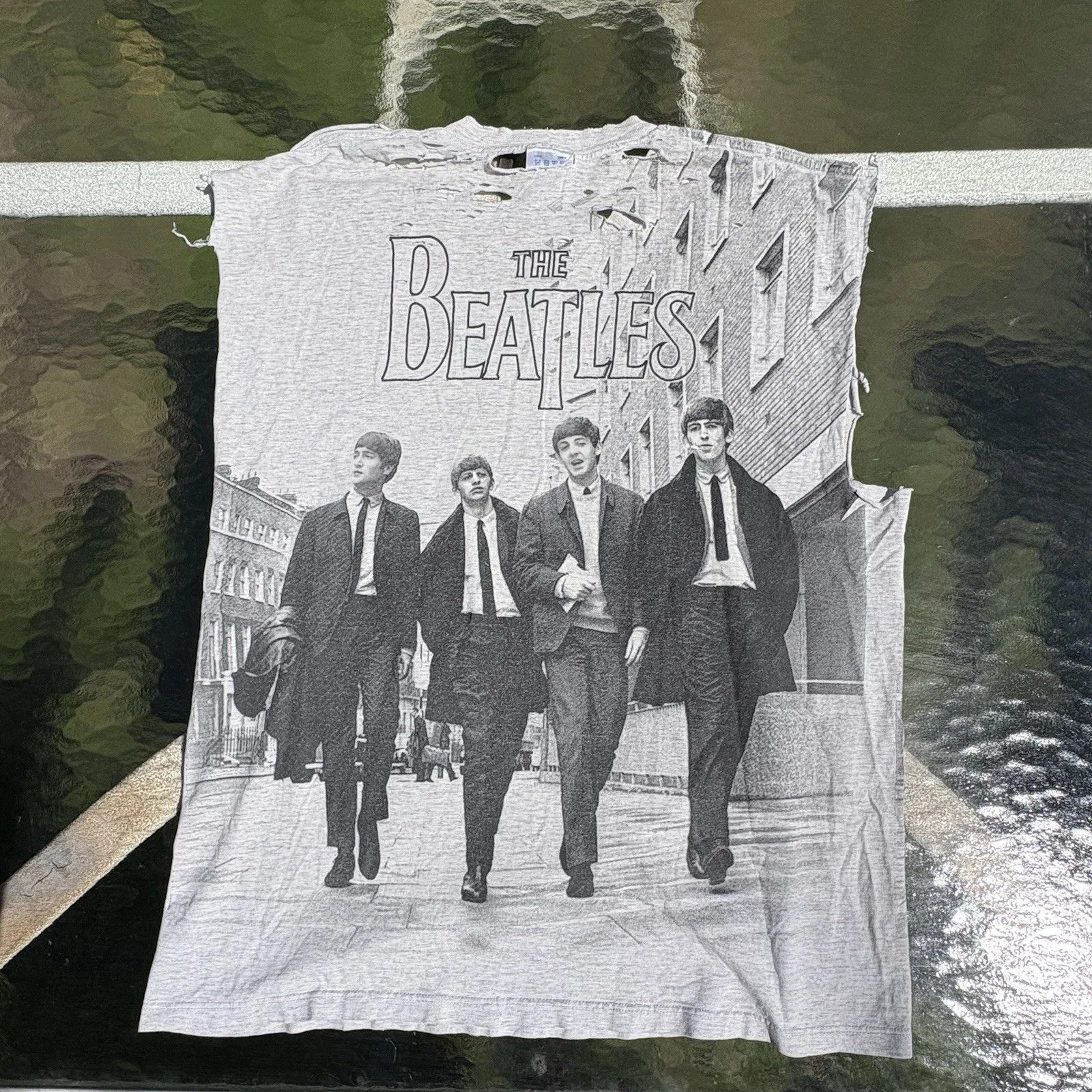 Gildan American Vintage 1997 Distressed Beatles Sleeveless Tee Size US XL / EU 56 / 4 - 2 Thumbnail