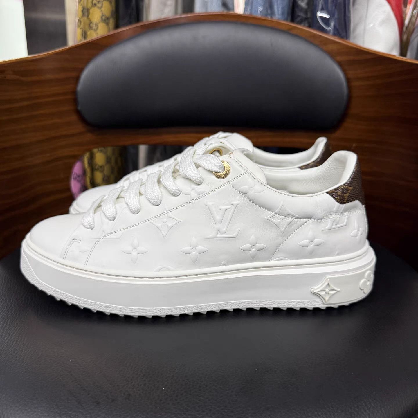 Louis Vuitton LV Time Out Embossed Monogram Platform Sneakers K15 Size US 8 / IT 38 - 6 Thumbnail