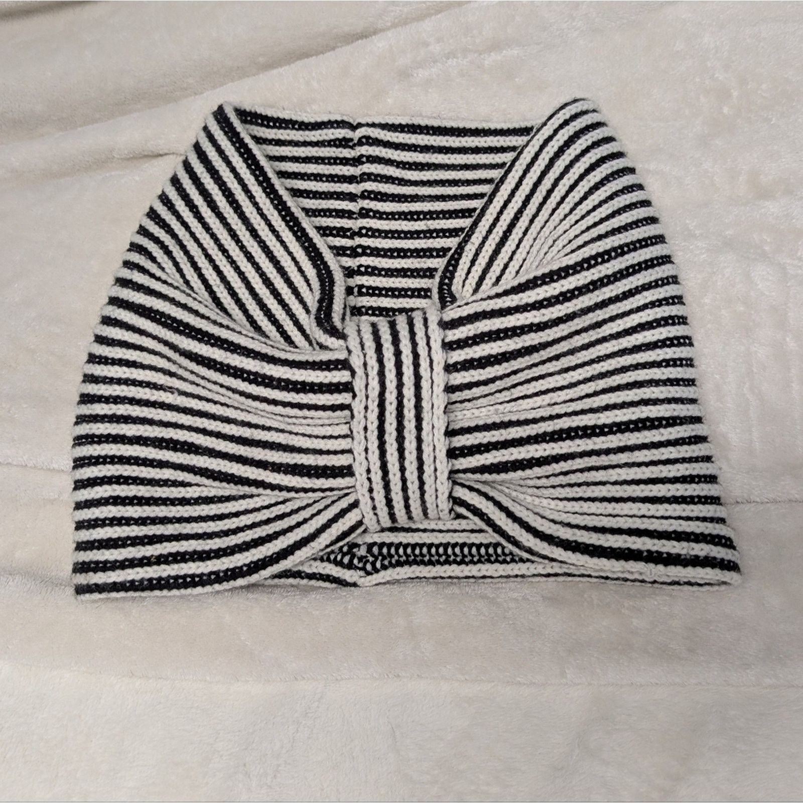 Kate Spade Kate Spade Black and Pink Striped Scarf Size ONE SIZE - 2 Thumbnail