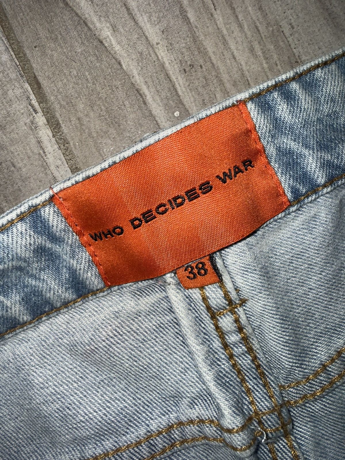 Who Decides War