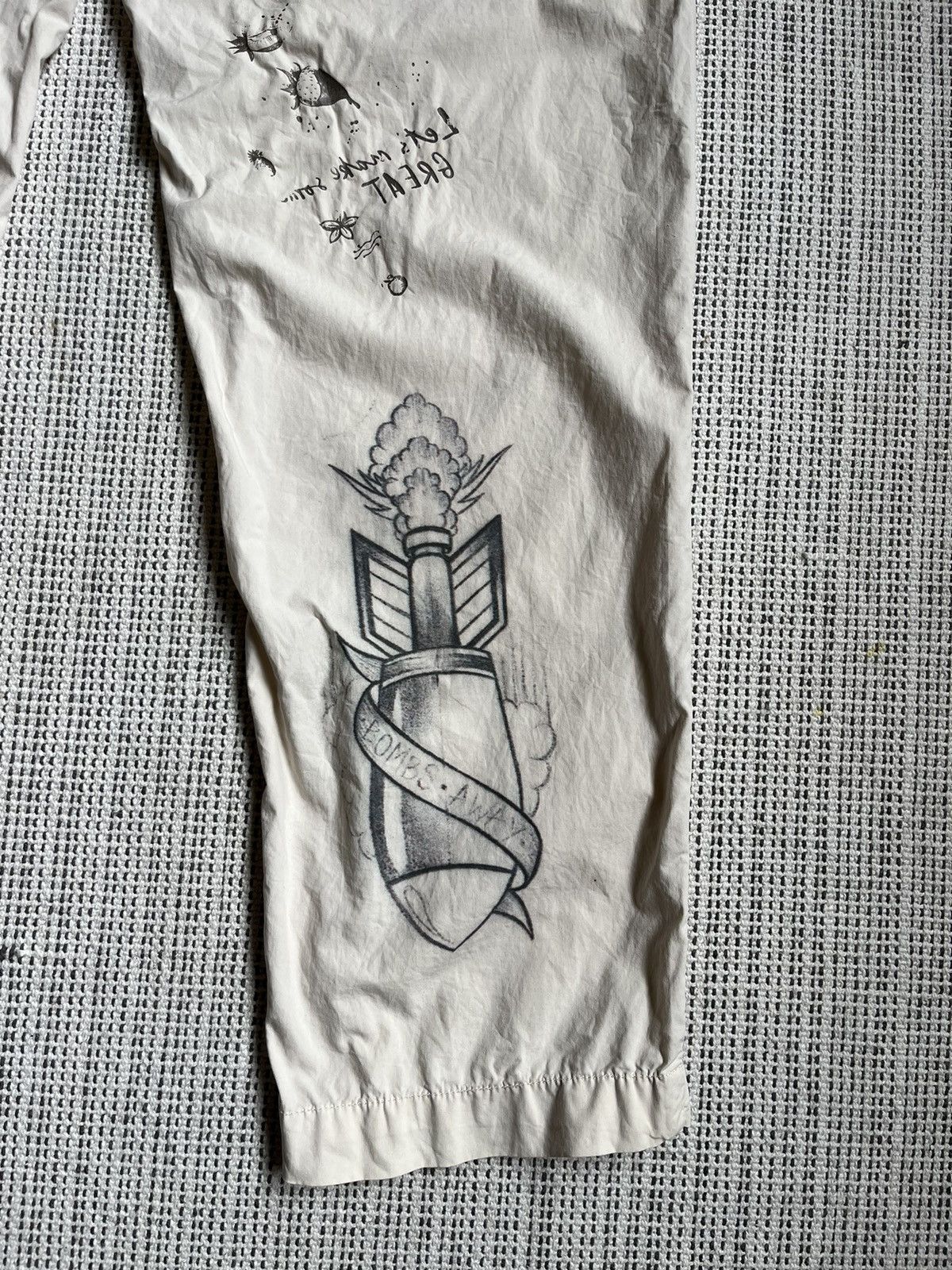Other White sand printed Bee pants Size US 34 / EU 50 - 11 Thumbnail