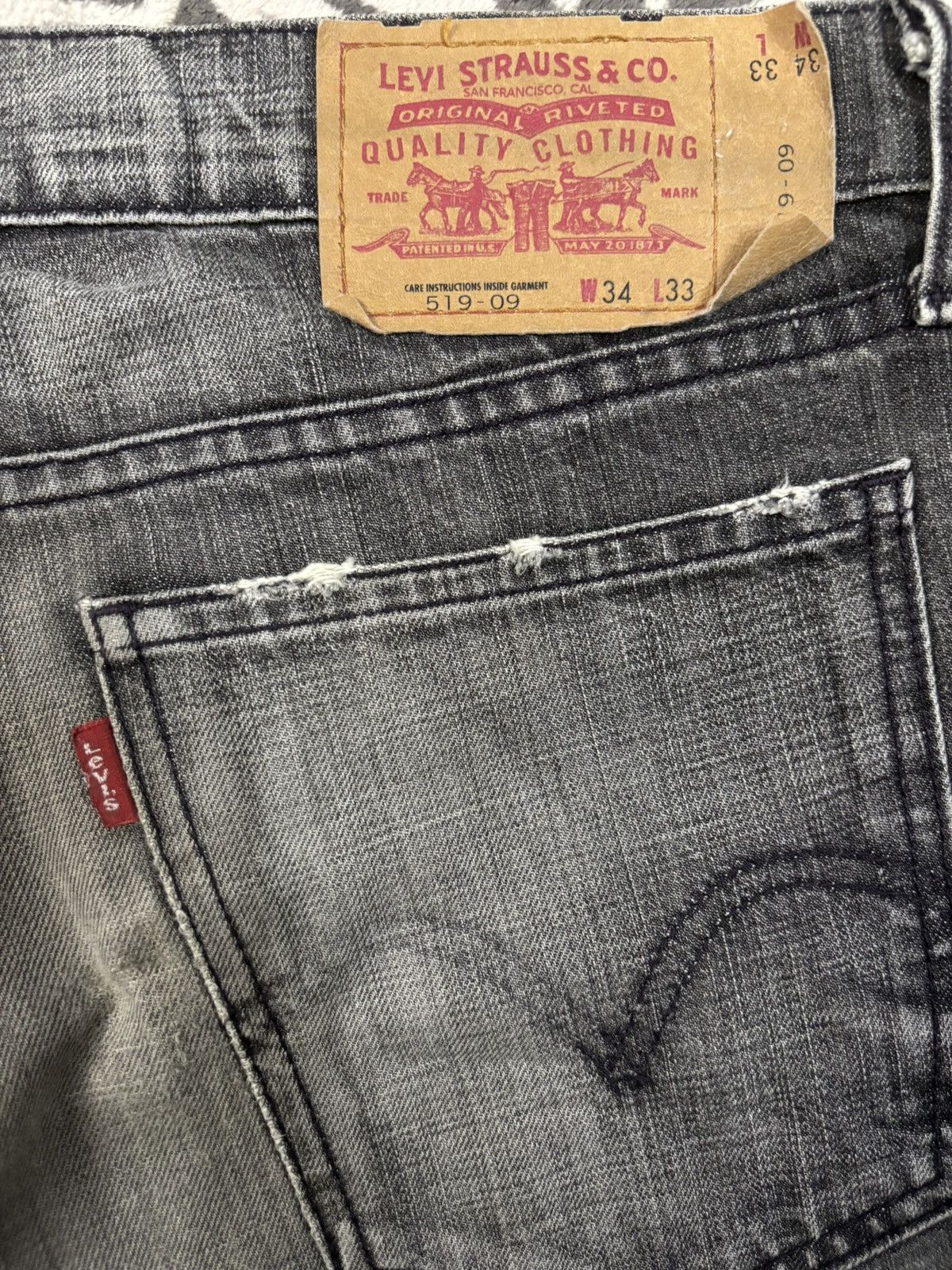 Levi's Vintage 2000s Levis 519-09 Faded Whiskers Distressed Jeans Size US 34 / EU 50 - 11 Thumbnail