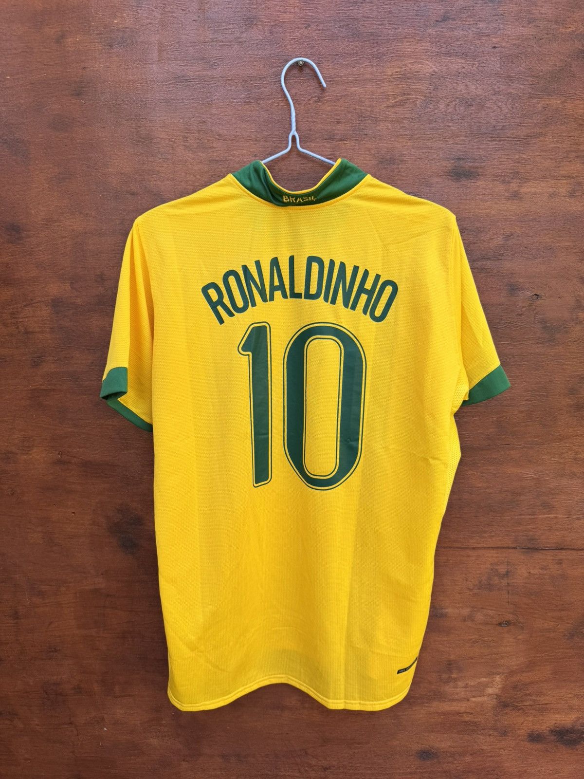 Nike Brazil 2006 World Cup RONALDINHO #10 Jersey Shirt - M - 9/10 Size US M / EU 48-50 / 2 - 1 Thumbnail