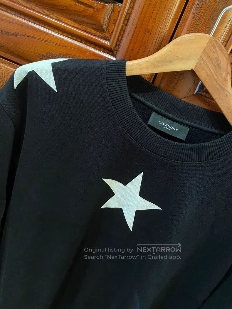 Givenchy Givenchy Red Star Hoodie OS Version Size XS worn 2 times Size US XS / EU 42 / 0 - 2 Thumbnail