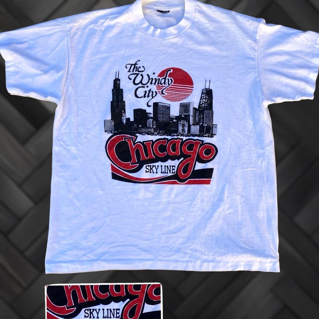 Vintage VINTAGE Chicago Windy City Skyline T-Shirt Made In USA 90s XL White Cotton Blend 50/50 Short Sleeve Crew Neck Men Mens 90s City Graphic Print Shirt Size US XL / EU 56 / 4 - 1 Thumbnail