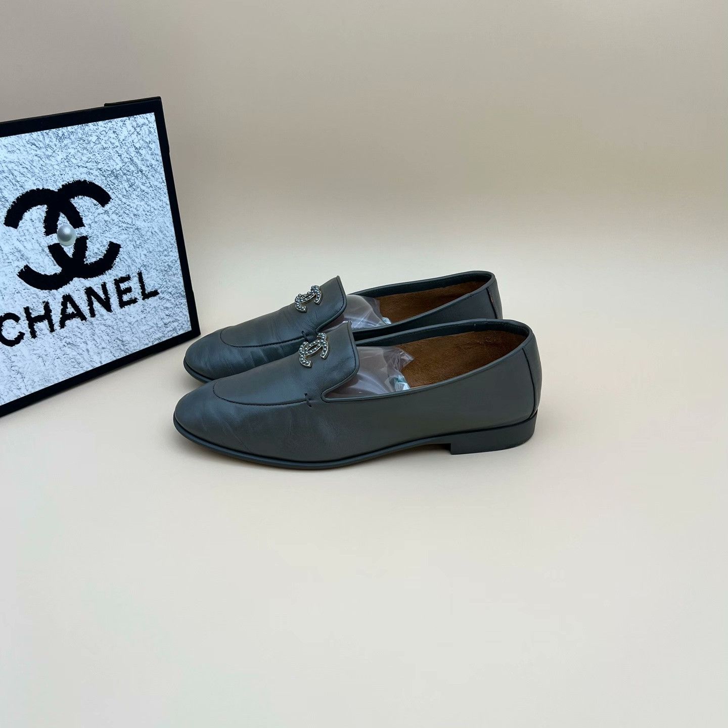 Chanel Chanel Lowtop Sneakers us_8 Women Size US 8 / IT 38 - 1 Thumbnail