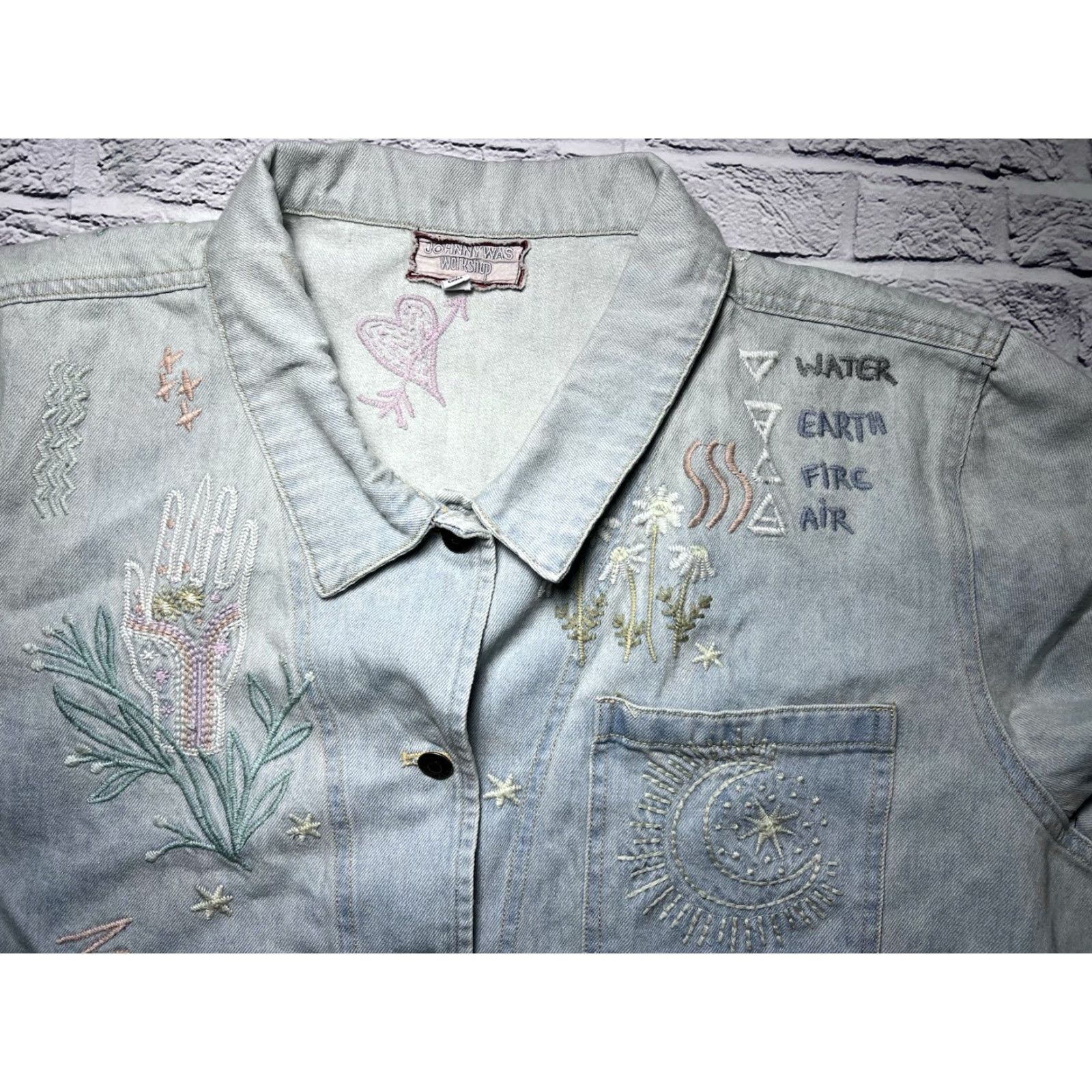 Johnny Was Johnny Was Embroidered Denim Jacket XXL Women Floral 2XL Blue Cotton Jacket Plus Size Embroidered Button Closure Size XXL / US 16-18 / IT 52-54 - 4 Thumbnail