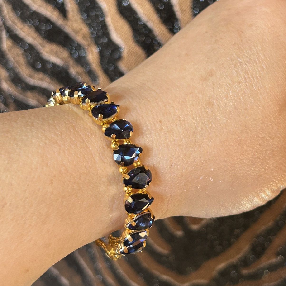 Handmade Handcrafted elegant sapphire blue teardrop bracelet Size ONE SIZE - 2 Thumbnail