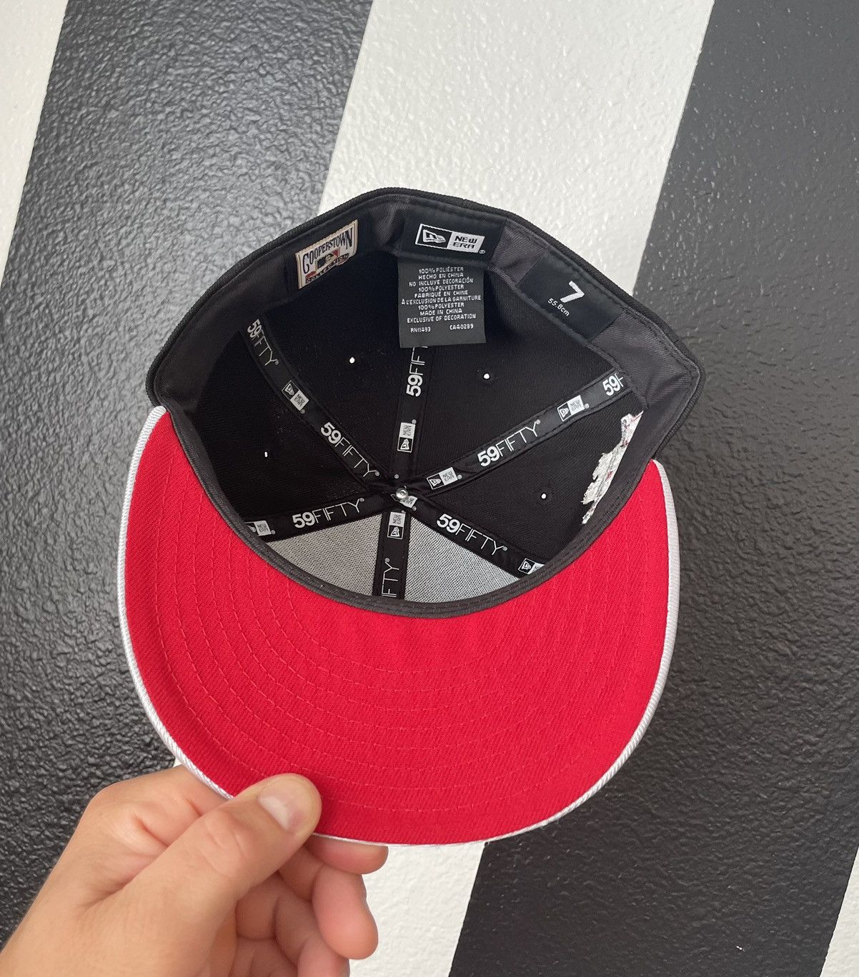 New Era 🔥 Exclusive Sox fitted with metallic brim size 7 Size ONE SIZE - 4 Thumbnail