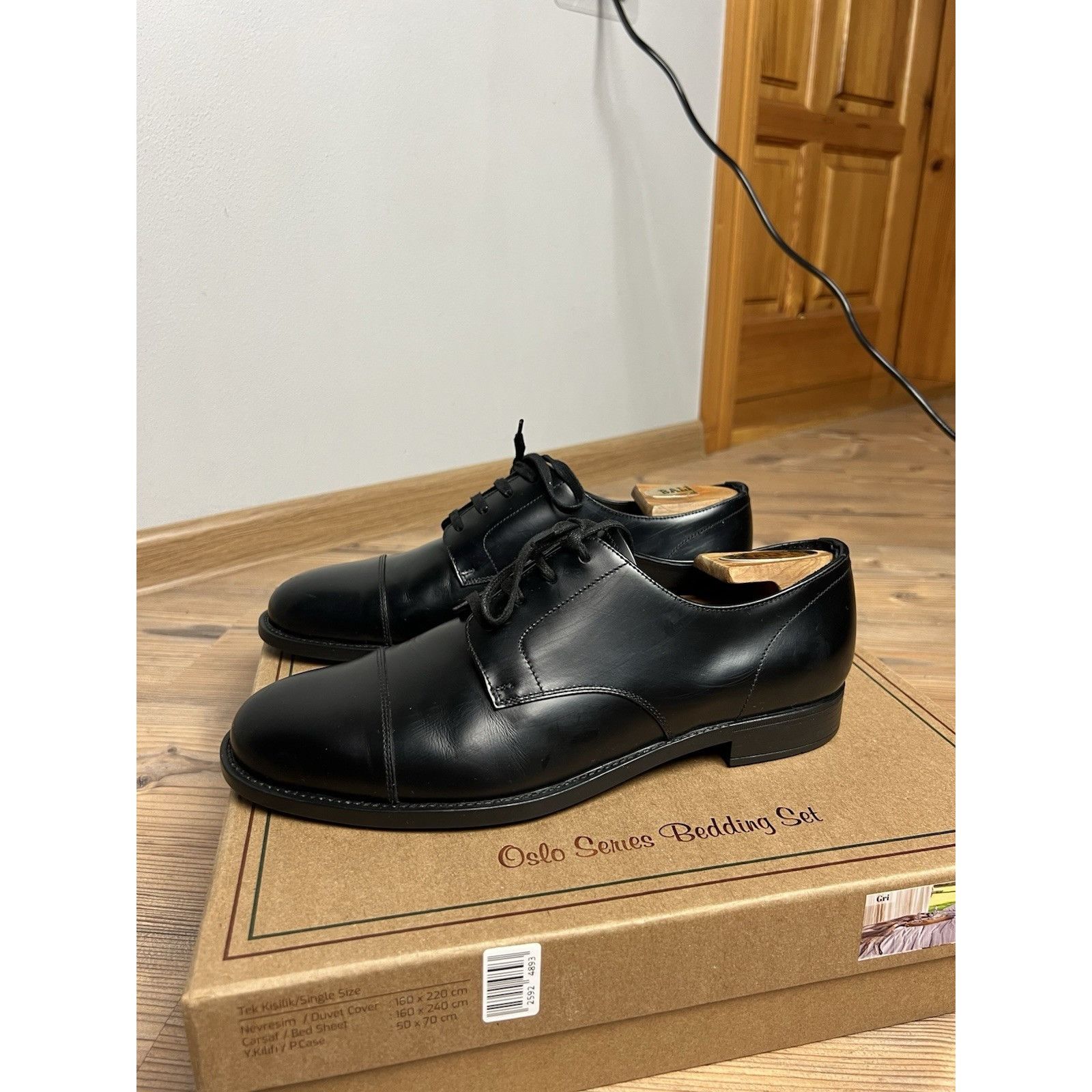 Prada PRADA Black Polished Leather Derby Cap Toe Dress Shoes Size Size US 8 / EU 41 - 1 Thumbnail