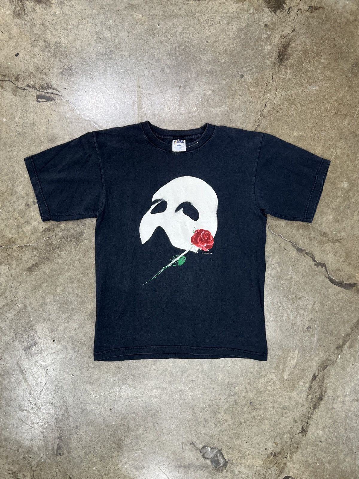 Vintage Vintage 90s Phantom Of The Opera Play Mask Rose Tee Large Size US L / EU 52-54 / 3 - 2 Thumbnail