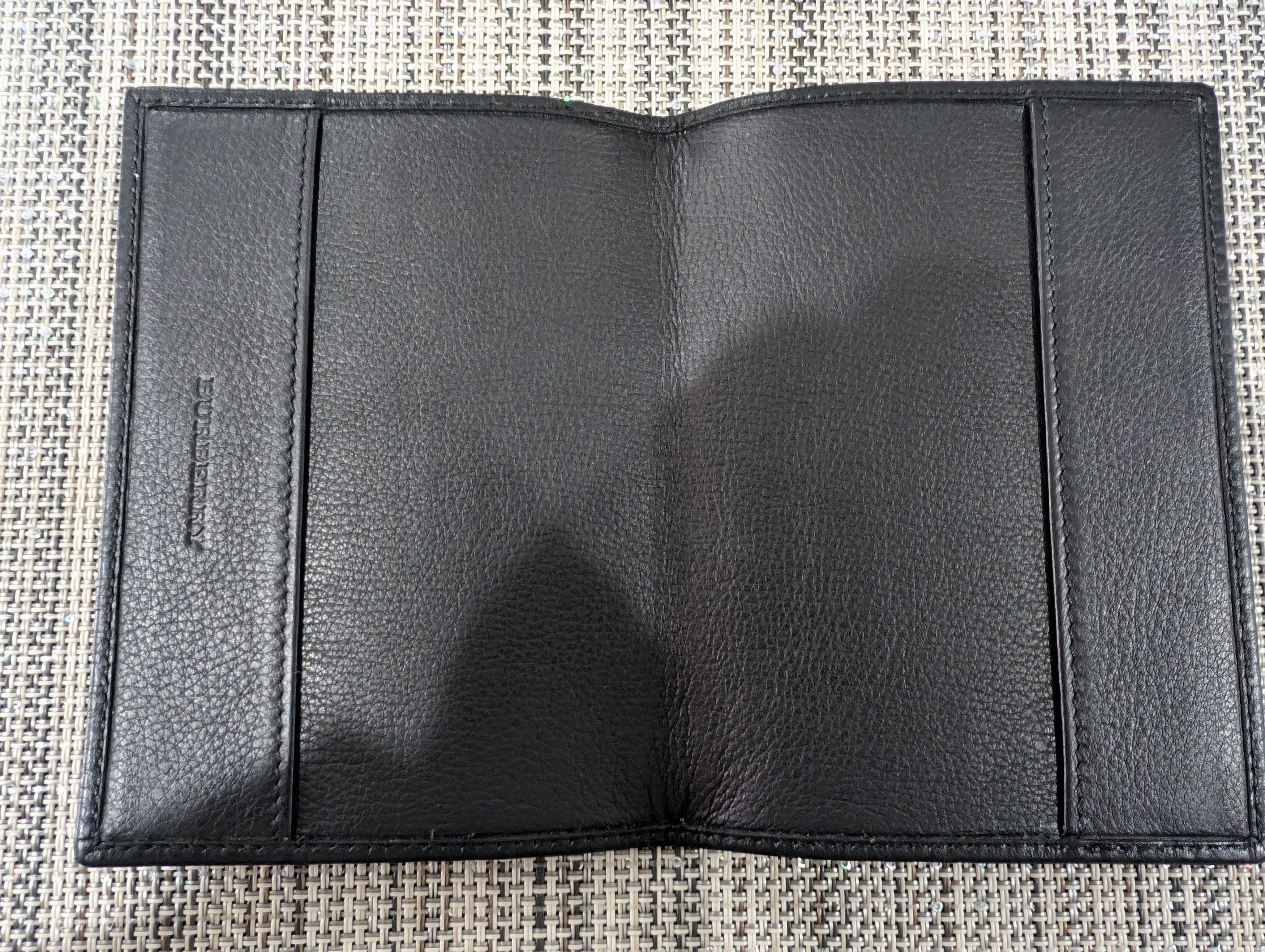 Burberry Burberry Embossed Leather Passport Holder Size ONE SIZE - 4 Thumbnail