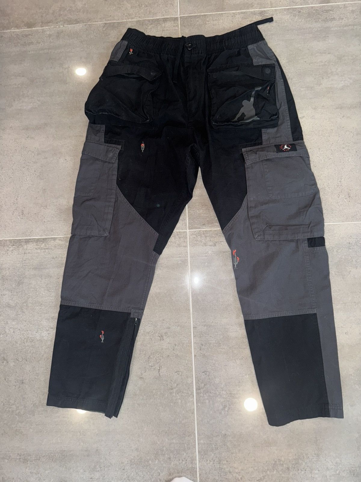 Jordan Brand Jordan x Cactus Jack Cargo pants black rare large Size US 34 / EU 50 - 2 Thumbnail
