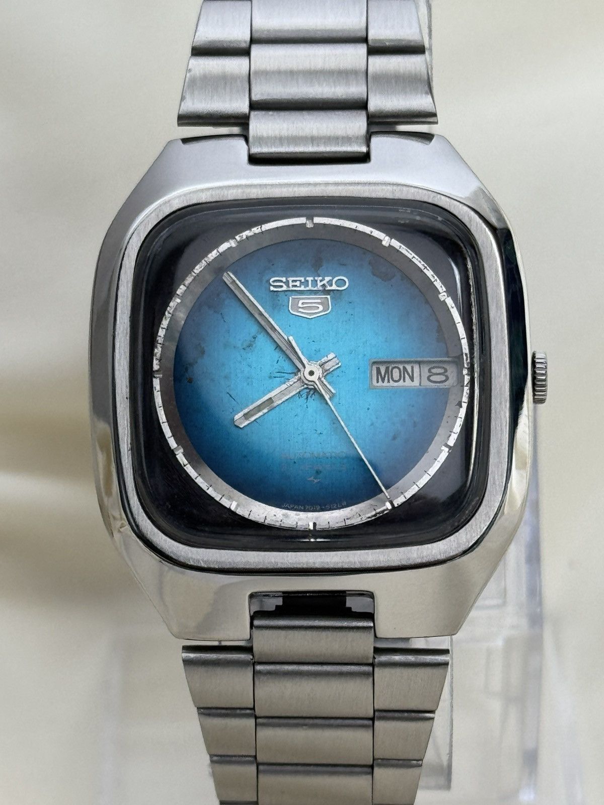 Seiko Seiko 5 Japan Vintage TV Case Blue Fade Dial 21J Automatic Size 36 - 7 Thumbnail