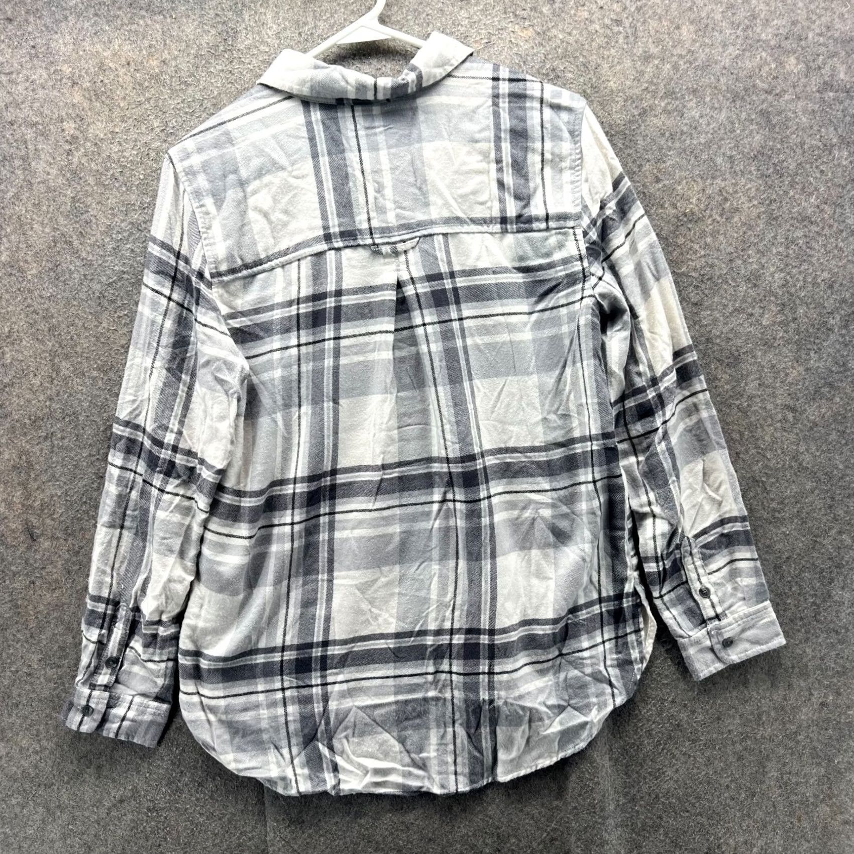 American Eagle Outfitters American Eagle Outfitters Shirt Womens Medium Gray Plaid Button-Down Flannel Soft Size M / US 6-8 / IT 42-44 - 2 Thumbnail