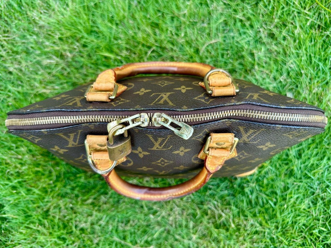 Louis Vuitton Authentic Louis Vuitton Monogram Canvas Alma PM Bag Size ONE SIZE - 11 Thumbnail