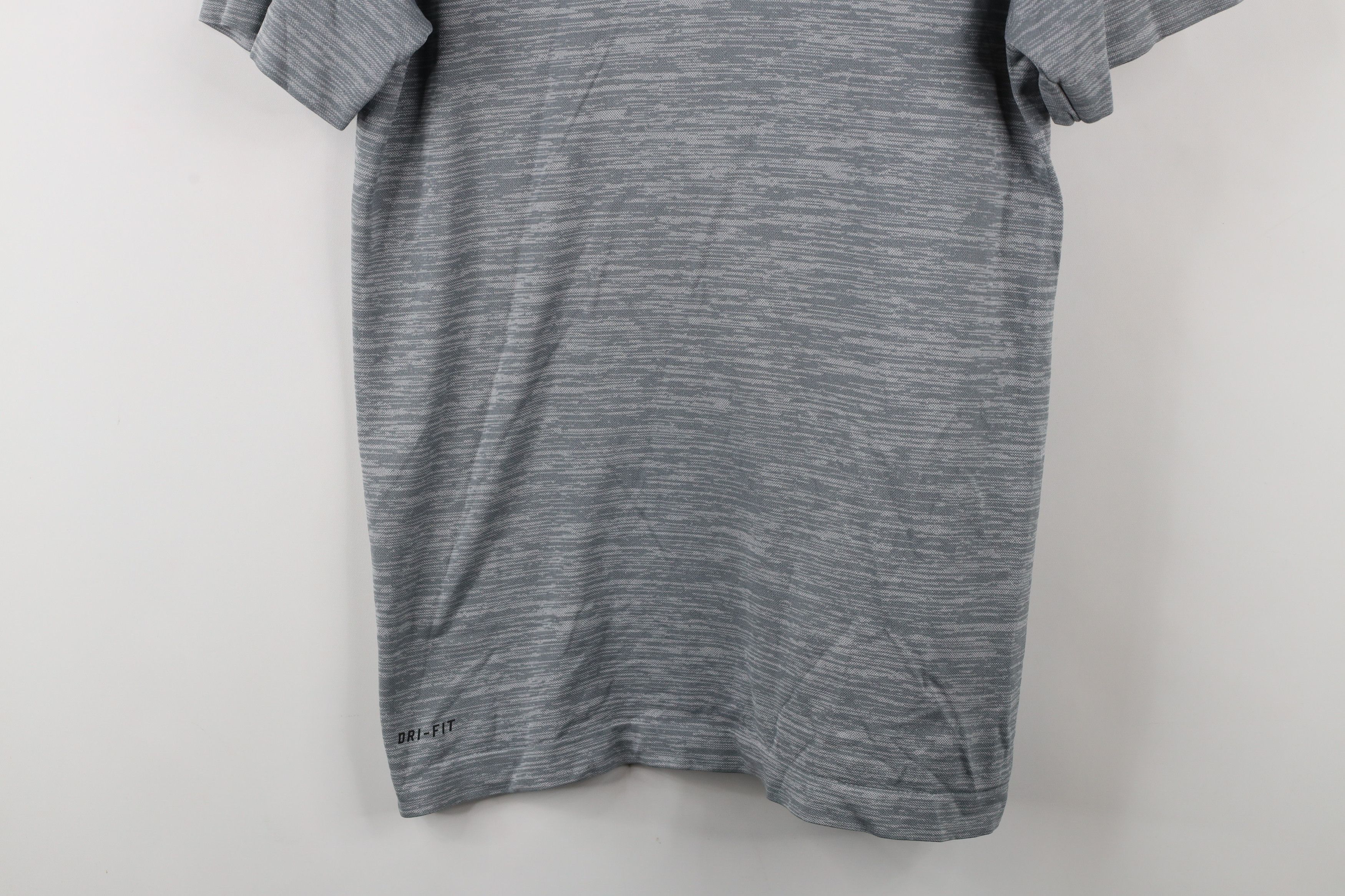 Nike × Vintage Nike Pro Training Block Knit Running Gym V-Neck T-Shirt Gray Size US M / EU 48-50 / 2 - 3 Thumbnail