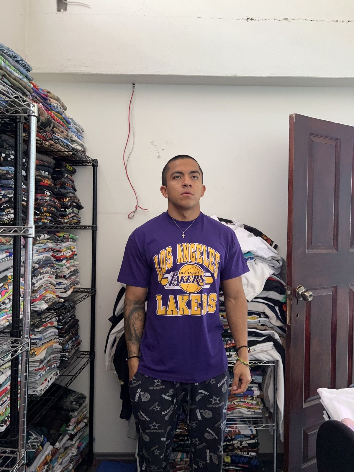 Trench USA 80s NBA Los Angeles Lakers Single Stitch Team Tee Size US XL / EU 56 / 4 - 2 Thumbnail