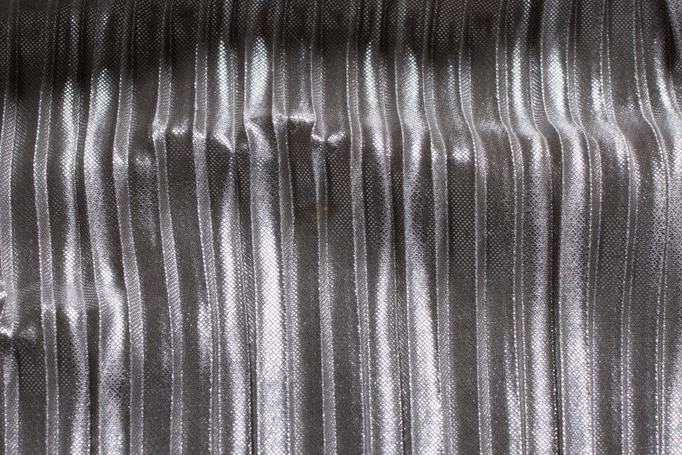 Other Saloni, metallic pleated skirt Size 28" / US 6 / IT 42 - 6 Thumbnail