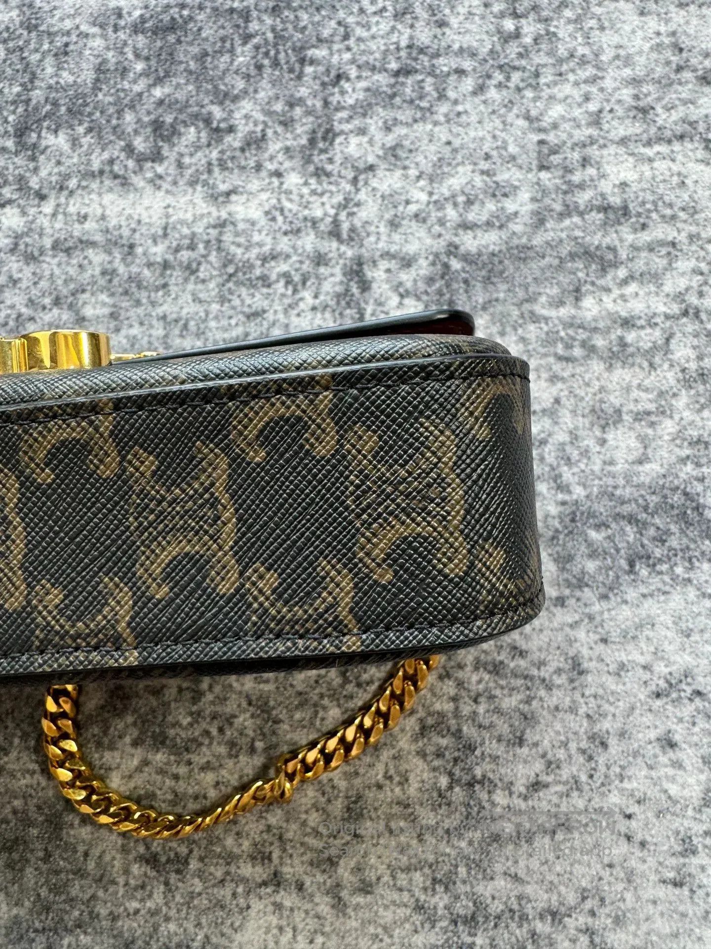 Celine celine triumph monogram shoulder bag. Size ONE SIZE - 5 Thumbnail