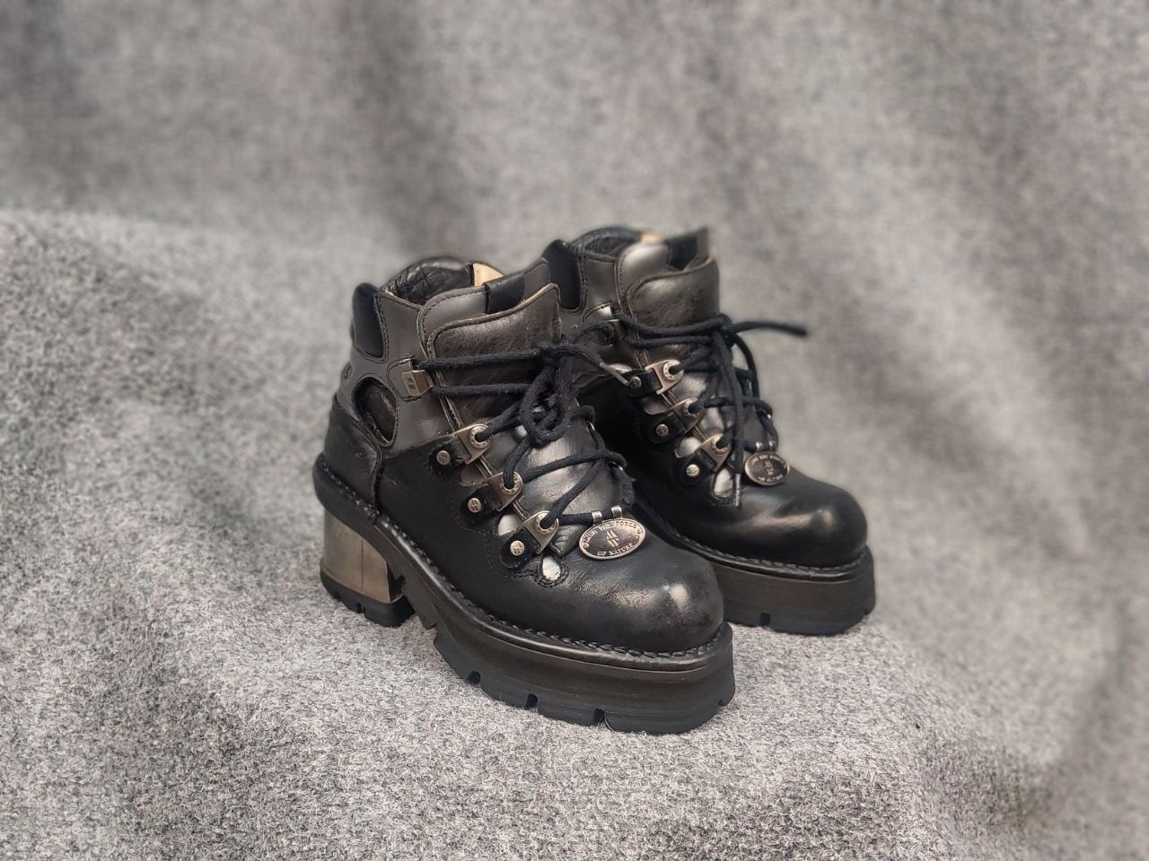 New Rock New Rock Black Leather metallic heel with hole lace Boots Size US 10 / IT 40 - 6 Thumbnail