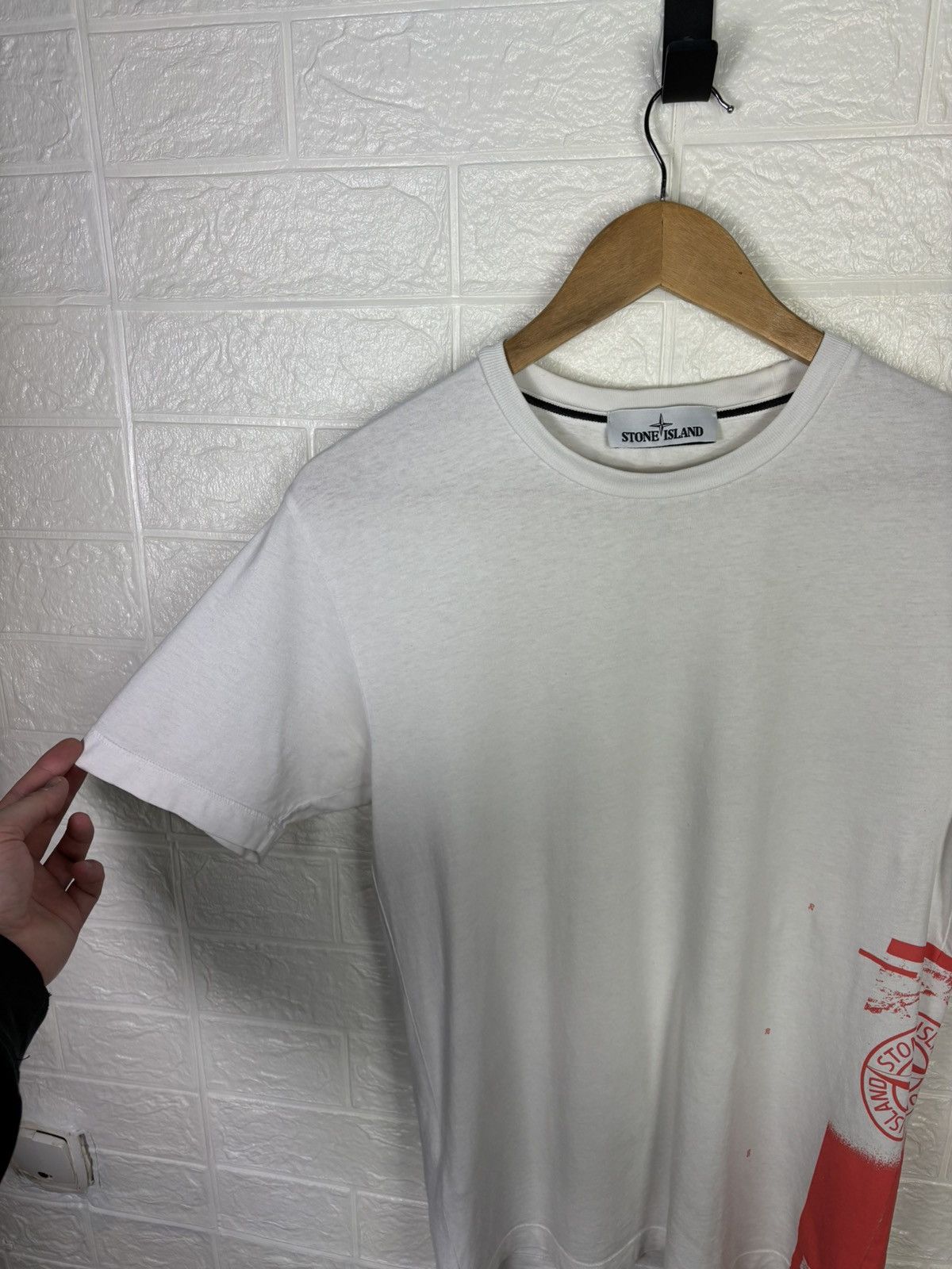 Stone Island Stone Island T-Shirt White Red Big Logo Size S Men’s Size US S / EU 44-46 / 1 - 10 Thumbnail
