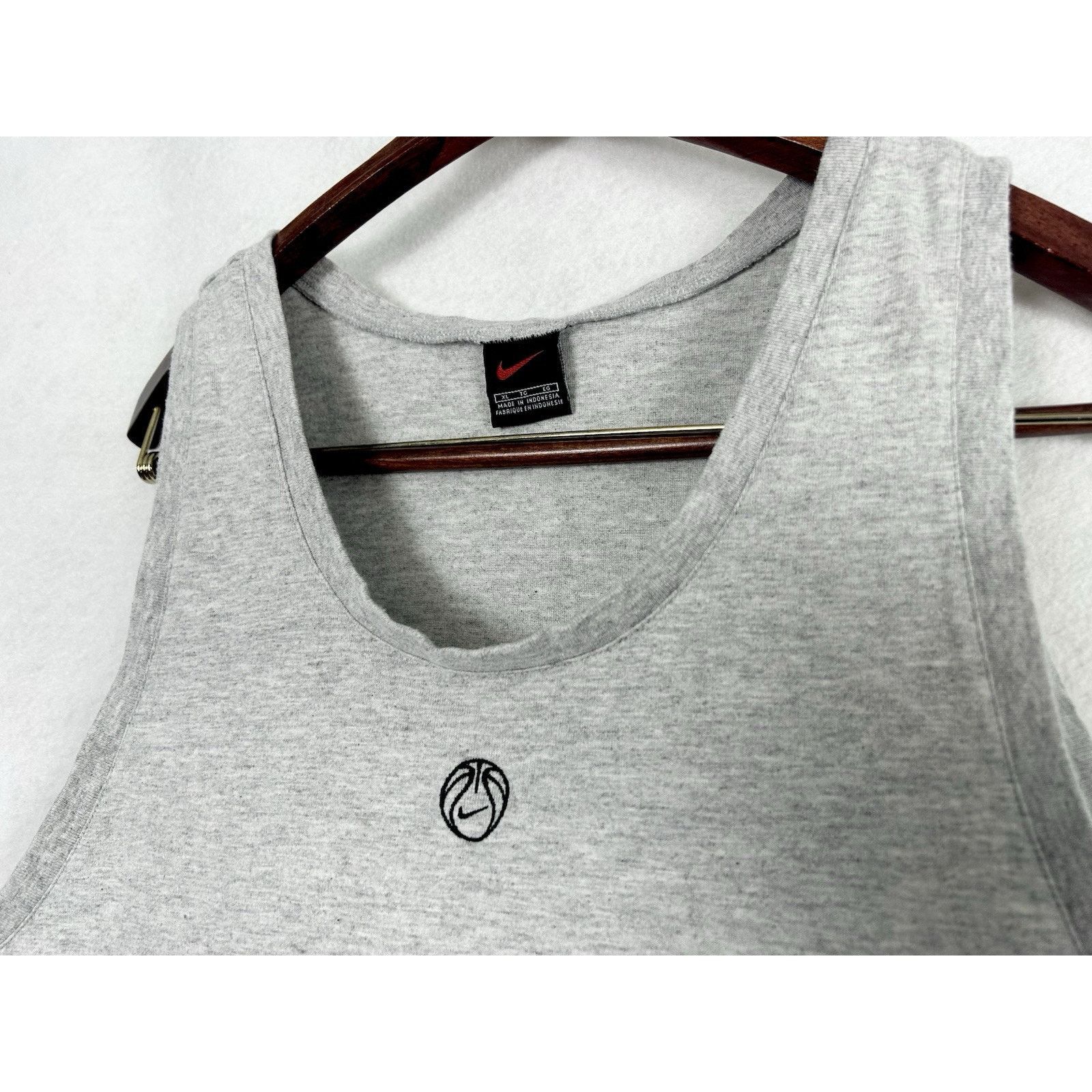 Nike Vintage Nike 90's Tank Top XL Gray Center Logo Basketball Size US XL / EU 56 / 4 - 2 Thumbnail