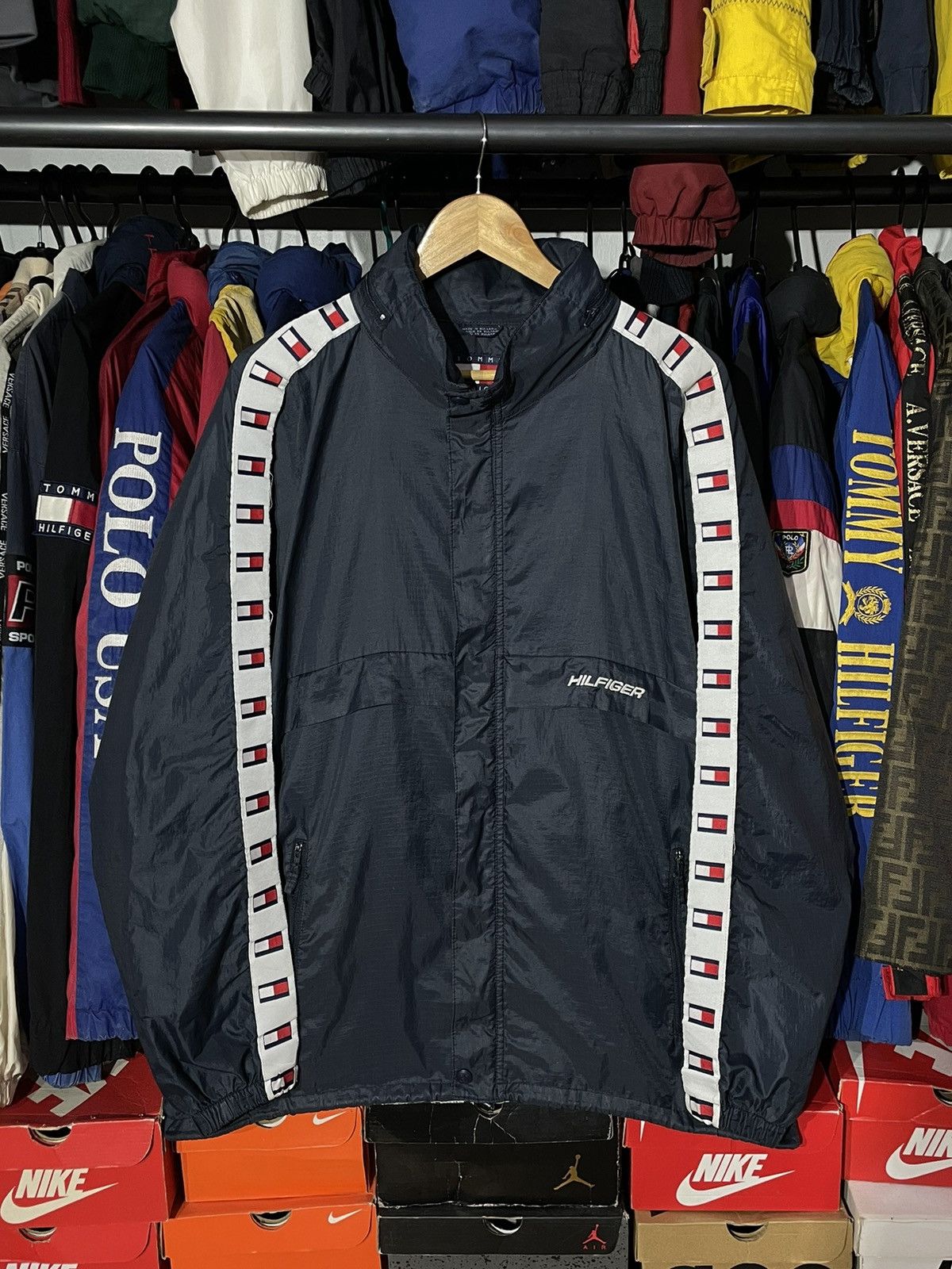 Tommy Hilfiger × Vintage Jacket Tommy Hilfiger Band 90’s Vintage Size US L / EU 52-54 / 3 - 1 Thumbnail