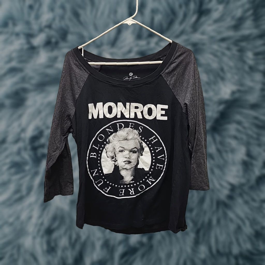 Vintage MARILYN MONROE BLONDES HAVE MORE FUN T-SHIRT Black 3/4 Sleeve Scoop Neck 100% Cotton Womens Regular Size 1 Size XS / US 0-2 / IT 36-38 - 1 Thumbnail