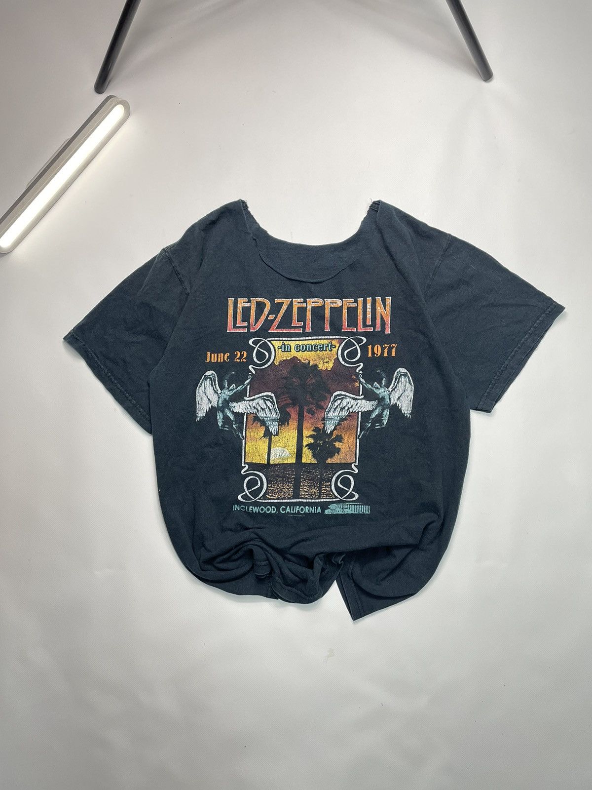 Band Tees Vintage Led Zeppelin Archive Distressed Band Tee Size US L / EU 52-54 / 3 - 1 Thumbnail