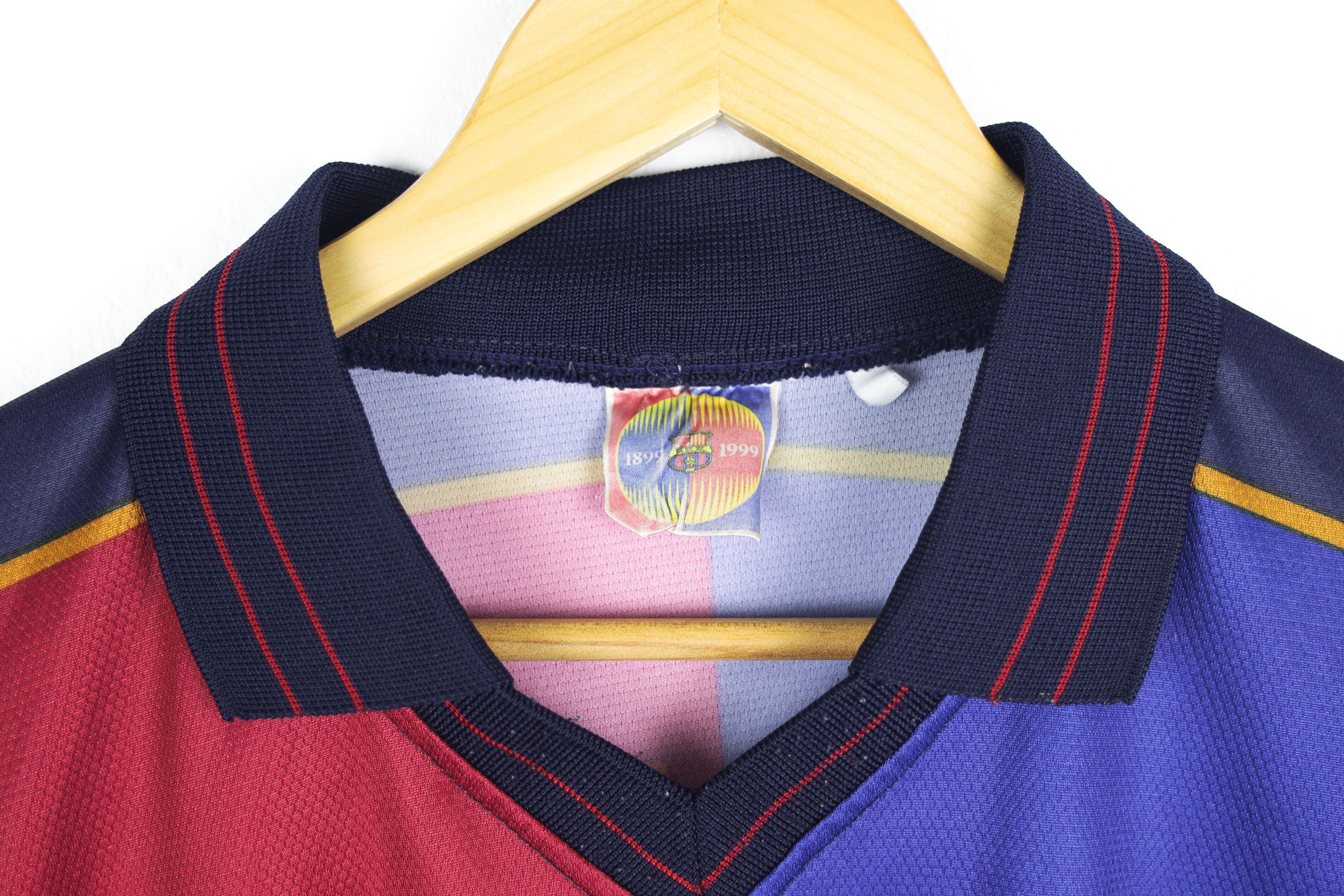 Vintage Vintage F.C. Barcelona "Rivaldo" 1999 Soccer Jersey T-shirt Size US XL / EU 56 / 4 - 4 Thumbnail
