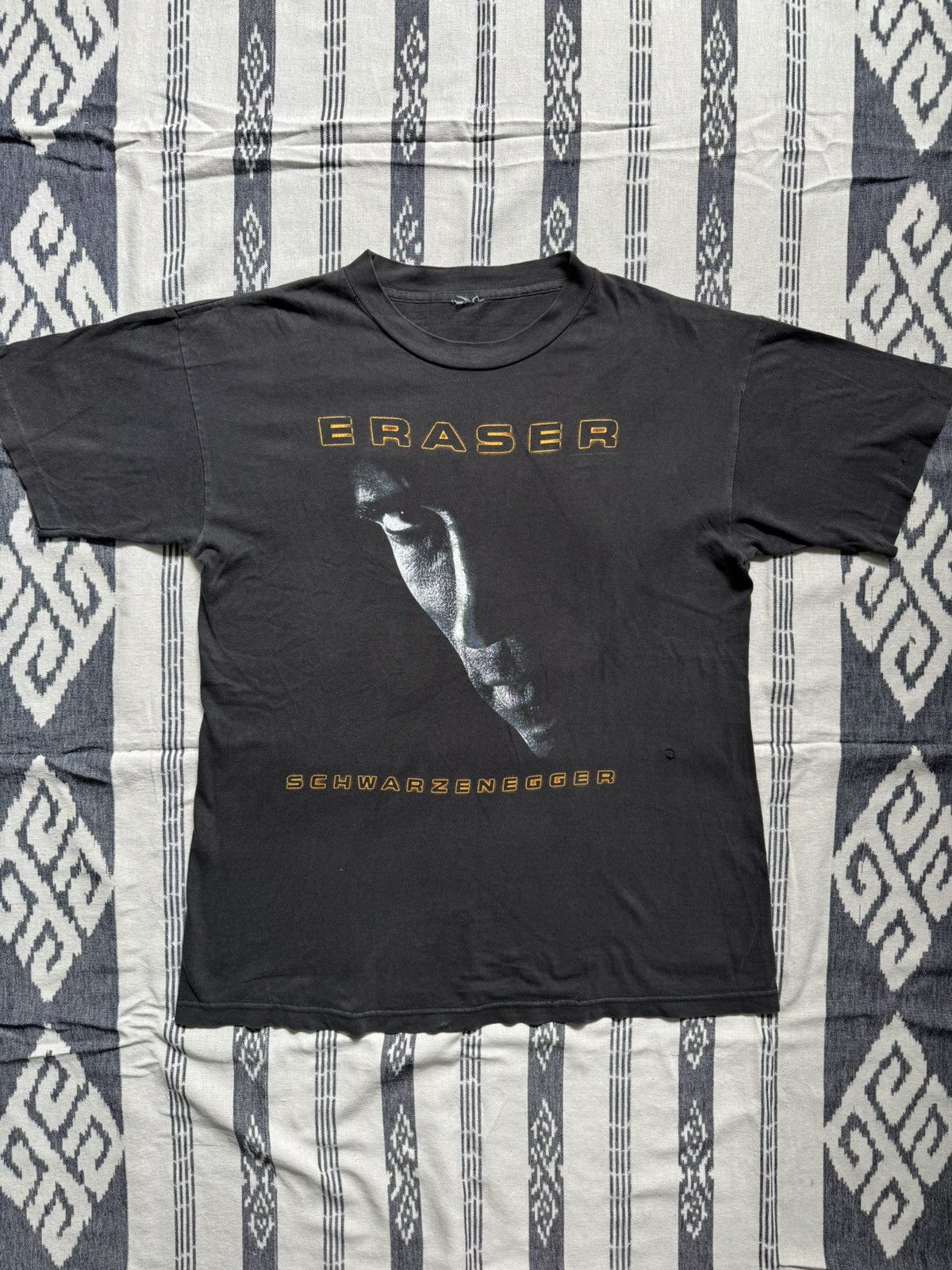 Vintage 90's Eraser Movie T-shirt Size US L / EU 52-54 / 3 - 1 Thumbnail