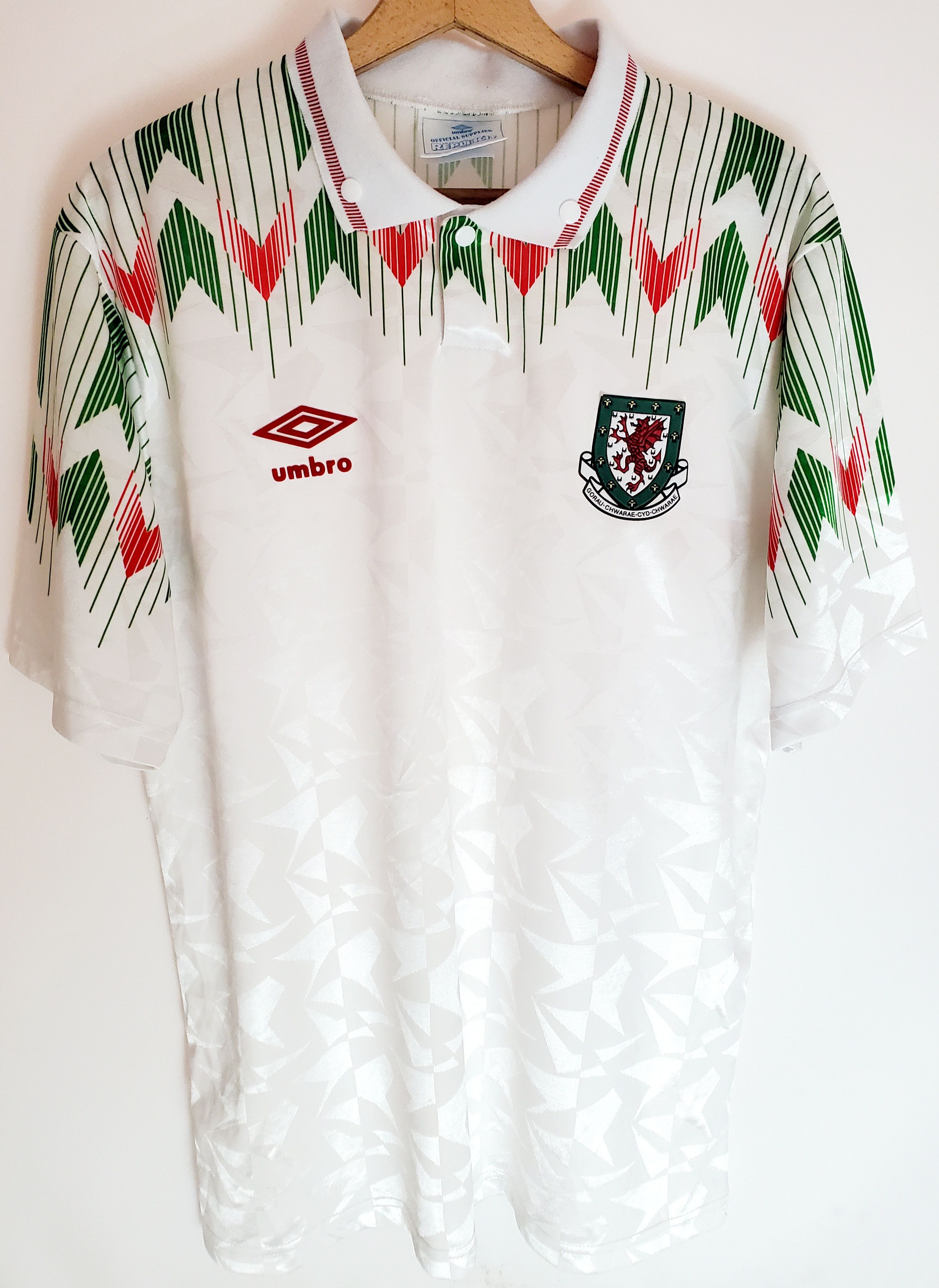 Umbro 1990/1992 FC Wales Umbro Vintage Jersey perfect condition Xl Size US XL / EU 56 / 4 - 1 Thumbnail
